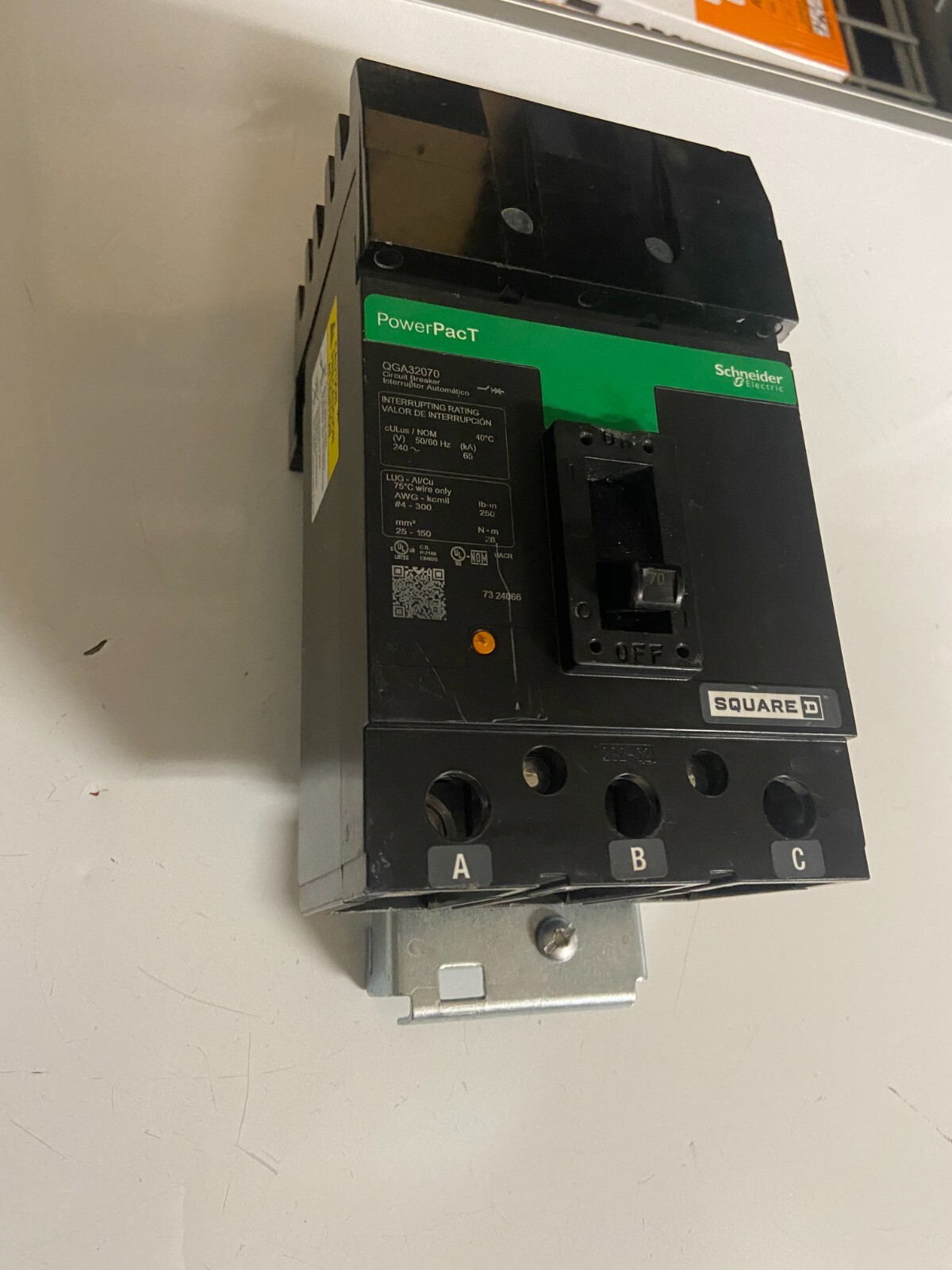 QGA32070 POWERPACT QG-FRAME, 3-POLE, 240VAC, 70-AMP SQUARE D NEW