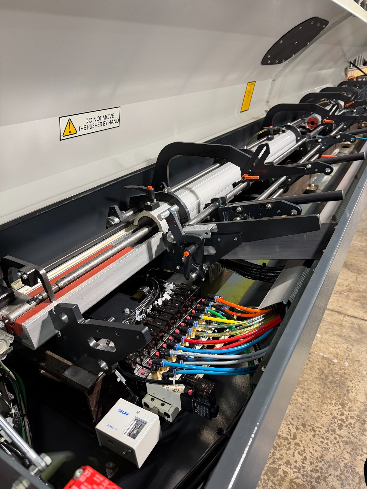 LNS ALPHA 552 Bar loader. SOOOO NICE $44000.00 NEW Used for 3 months
