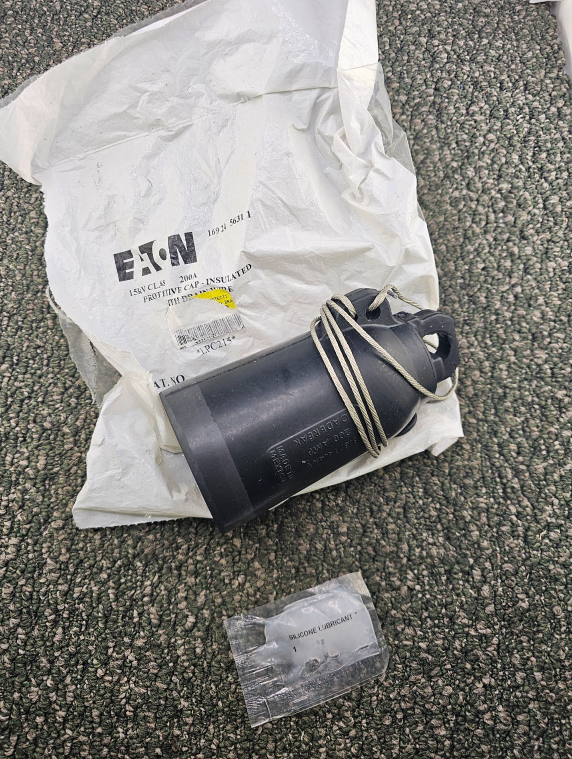 Eaton LPC215: 15kV Class 200A Loadbreak Protective Cap – Insulated W/ Drain Wire