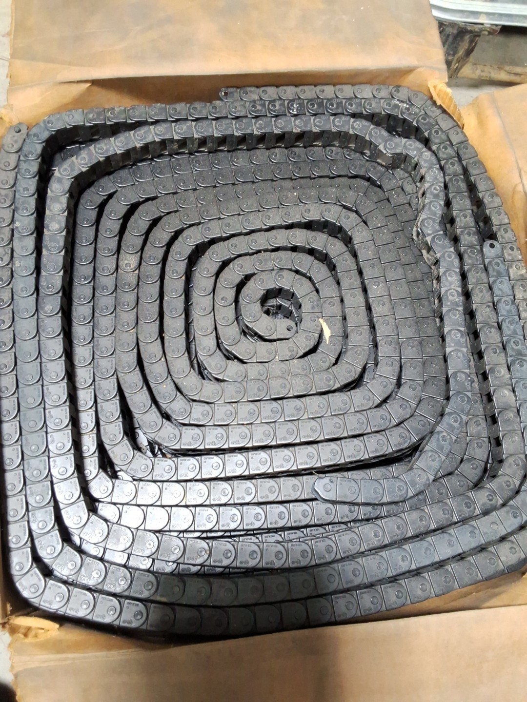 IGUS CABLE HOSE CARRIER FLEX TRACK E08.16.028 10’Long 7/8″W 3/4″H