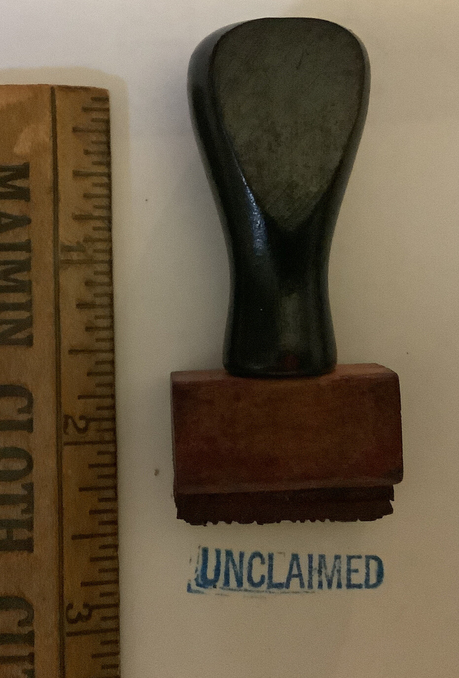 UNITED STATES POST OFFICE VTG Wood Handled Rubber Ink Stamp “UNCLAIMED”