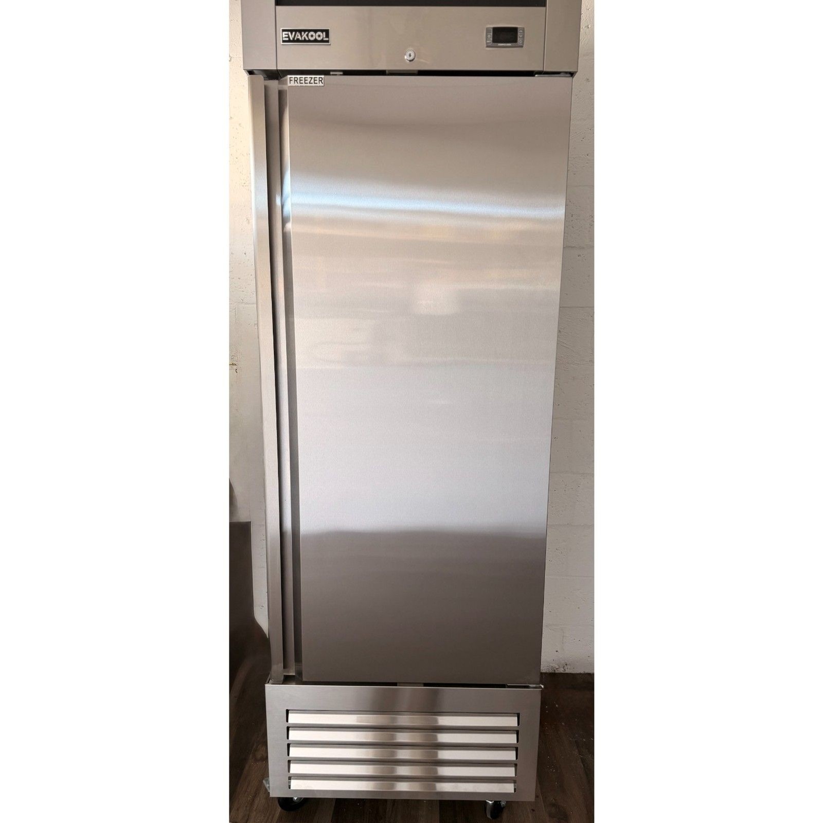 Evakool 27″ EK27R Upright Commercial Single Door Reach-In Refrigerator Stainless