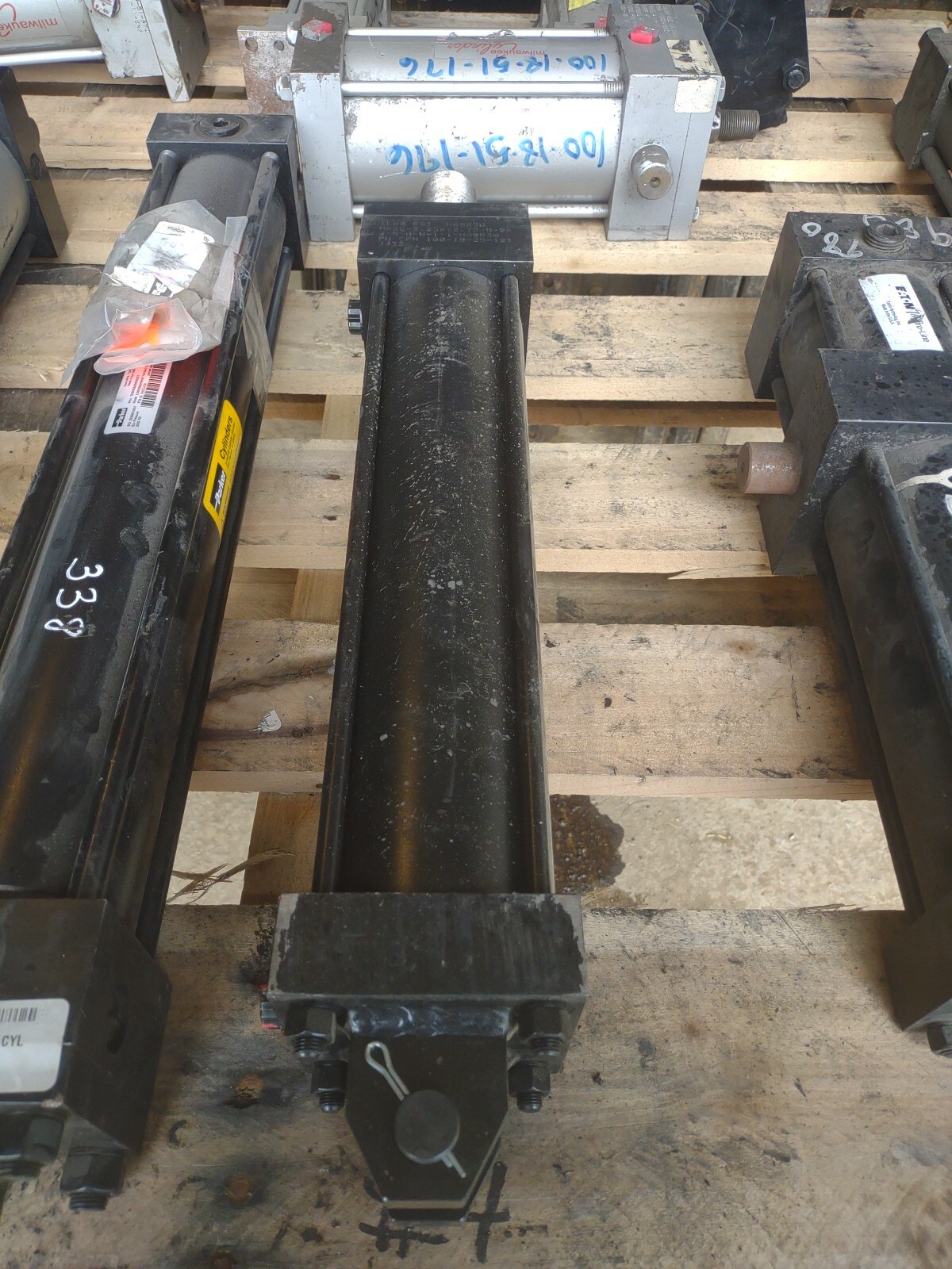 Eaton Hydro-Line CYLINDER HR5C-3.25X12.75-N-2-2-N-H-N-1-1-HA0B3W 1500PSI