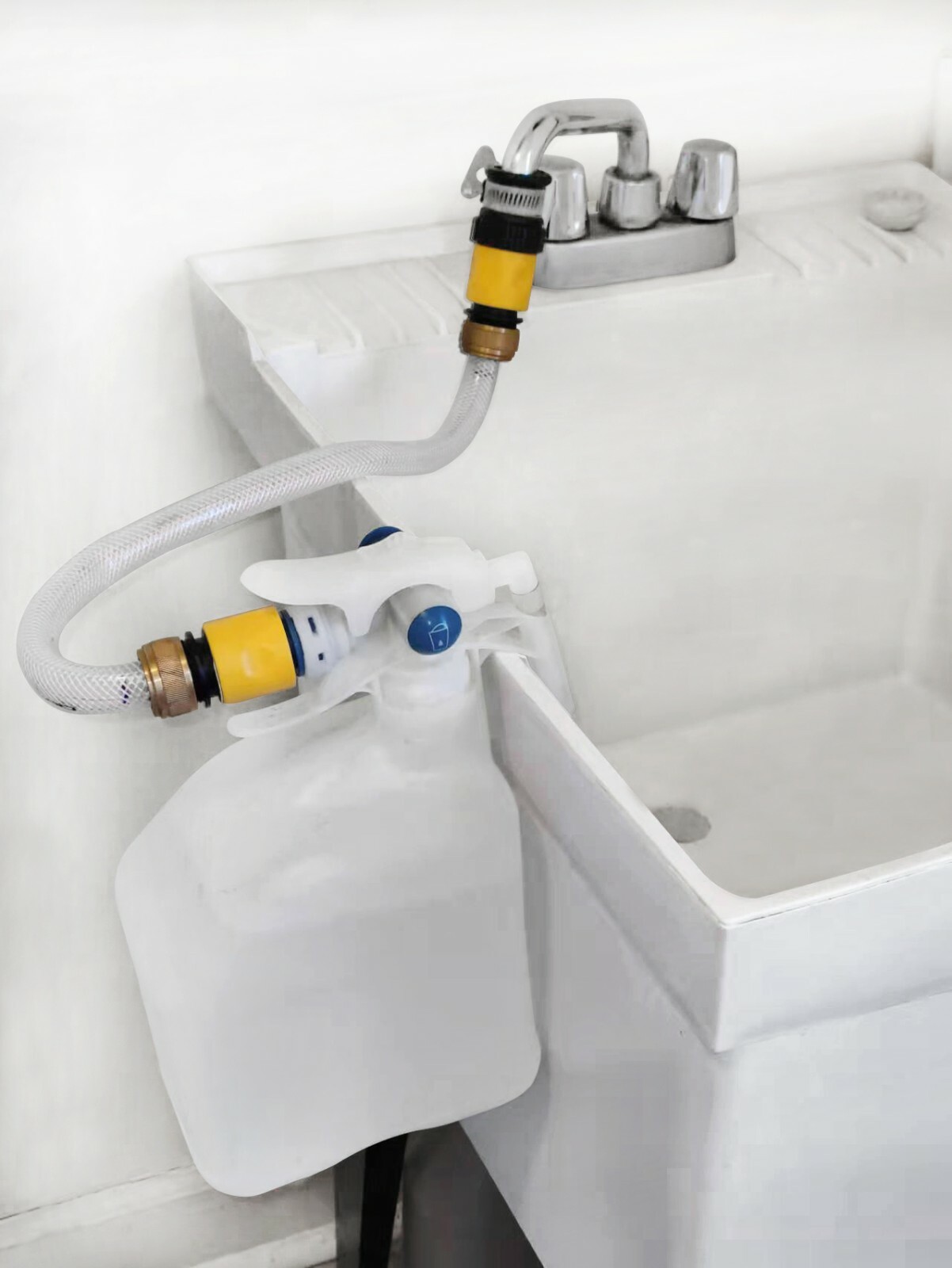 Hand Held Chemical Dispenser, 3L bottle Dual Flow Dual Mixing Rate, 8188-sample