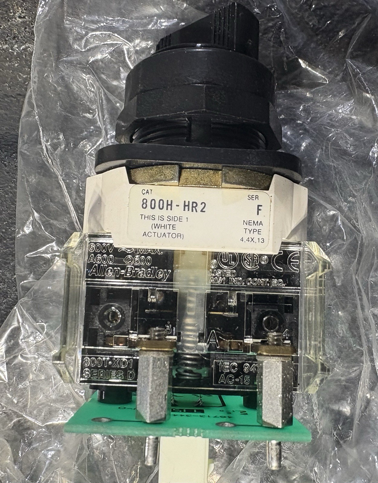 ALLEN BRADLEY 800H-HR2 SELECTOR SWITCH 2-POSITION MAIN. BLACK SERIES F