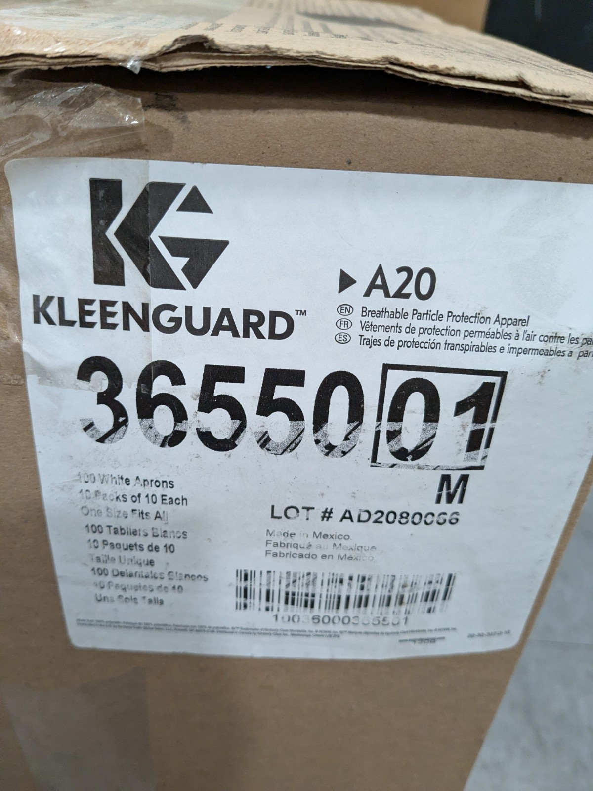 KLEENGUARD 100pk Disposable Bib Apron Sz Universal White Water Protection 36550