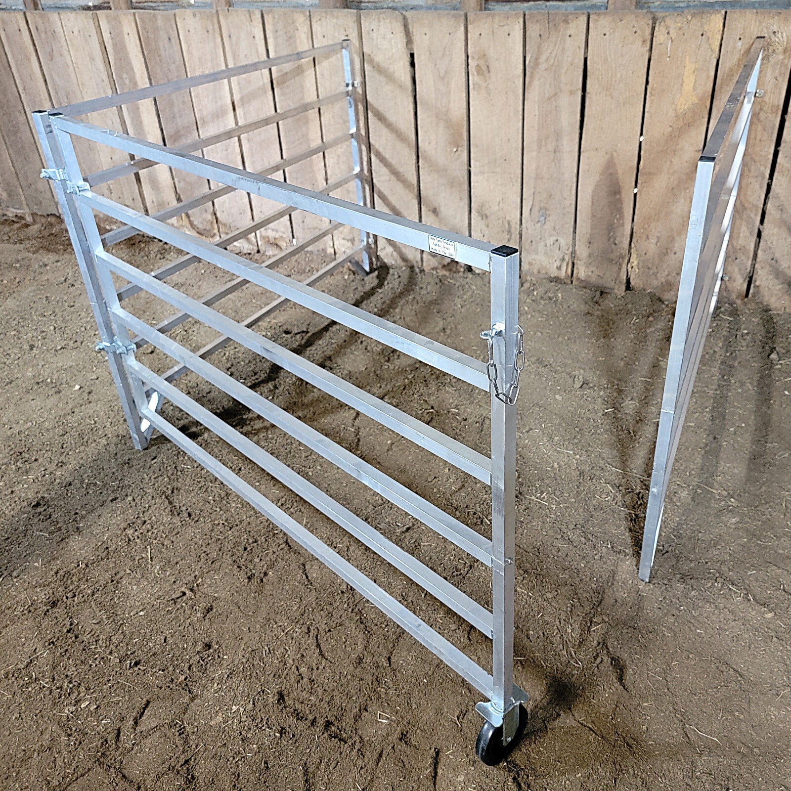 ALUMINUM 5 FT X 5 FT 6 RAIL 40″ TALL WALL-MOUNTED SHEEP & GOAT STALL KIT PEN