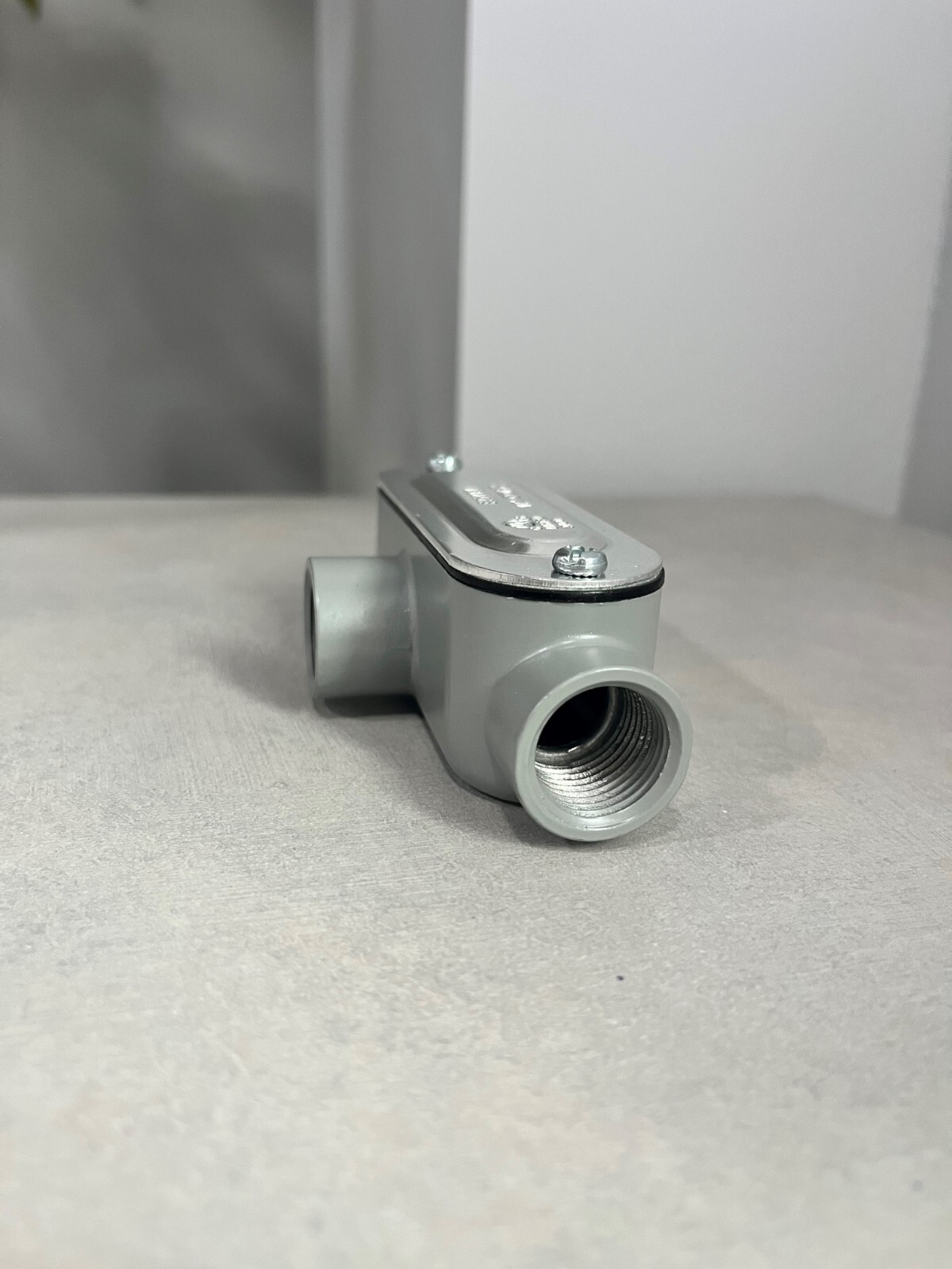 1/2″ Type T Conduit Body w cover & gasket; die-cast aluminum; threaded