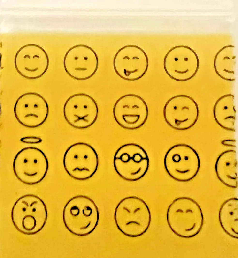 700 SMALL BAGGIES 1515 1.5″ X 1.5″ MINI RESEALABLE DESIGNER BAGS EMOJI’S