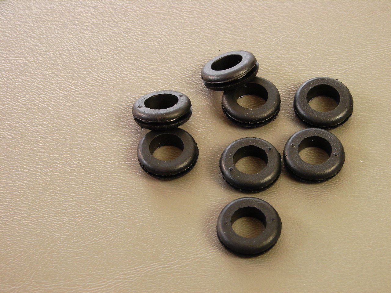8 Pack Brand NEW Genuine ProCraft 7/16″ Black Rubber Grommets RG437/750