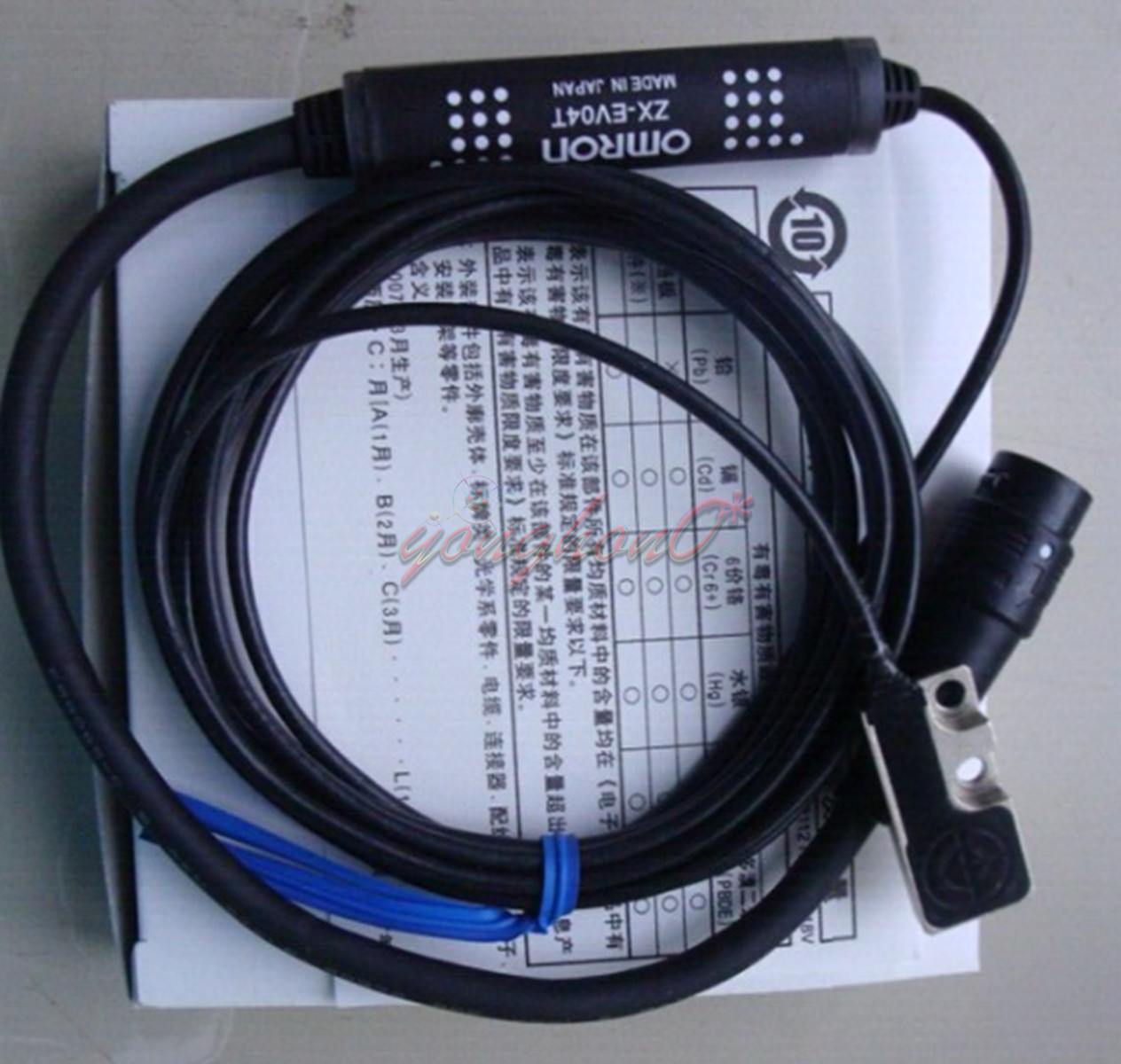 1PC NEW OMRON ZX-EV04T laser sensor