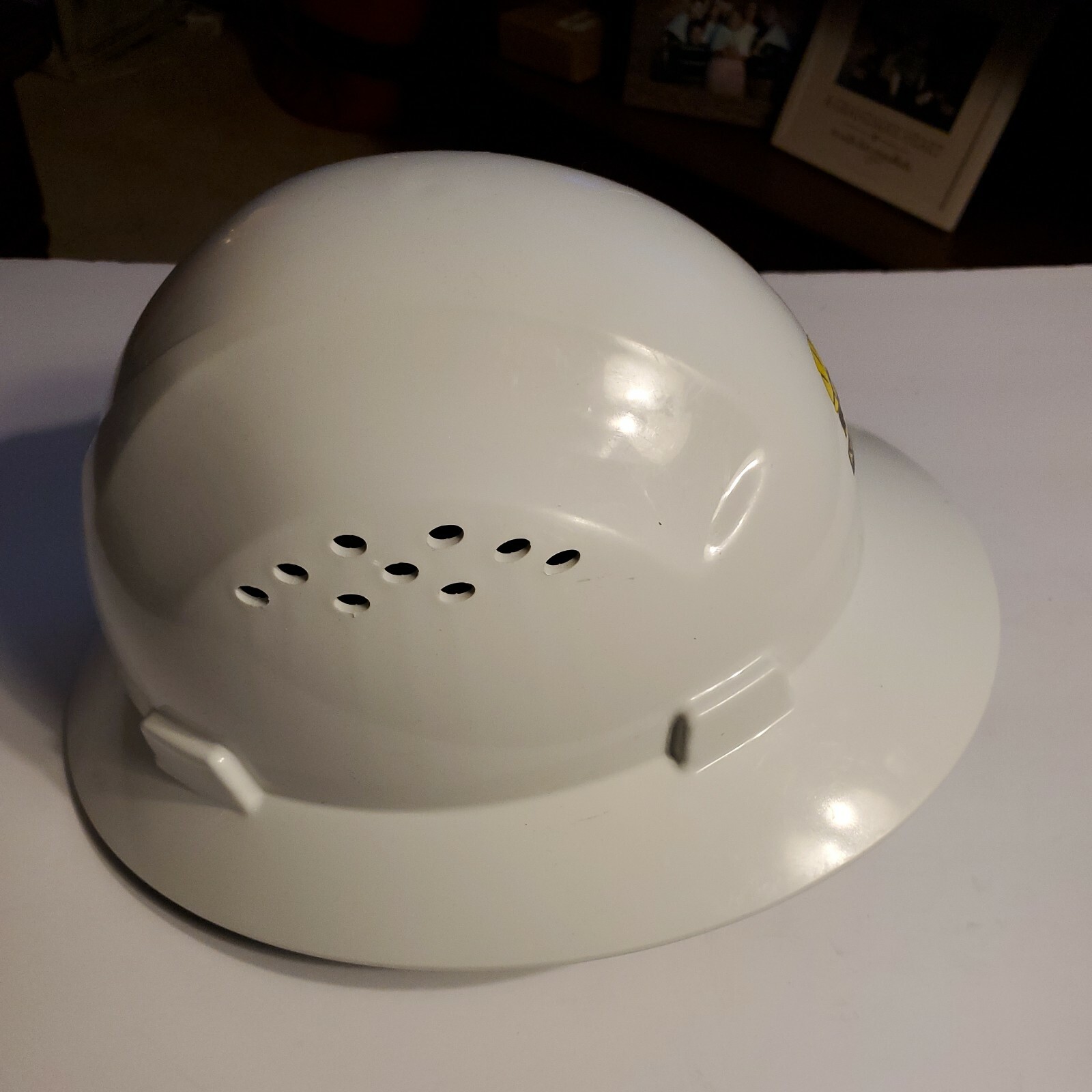 KwikSafety Full Brim Style Hard Hat ANSI OSHA Type 1 Class C, 52-63 cm.