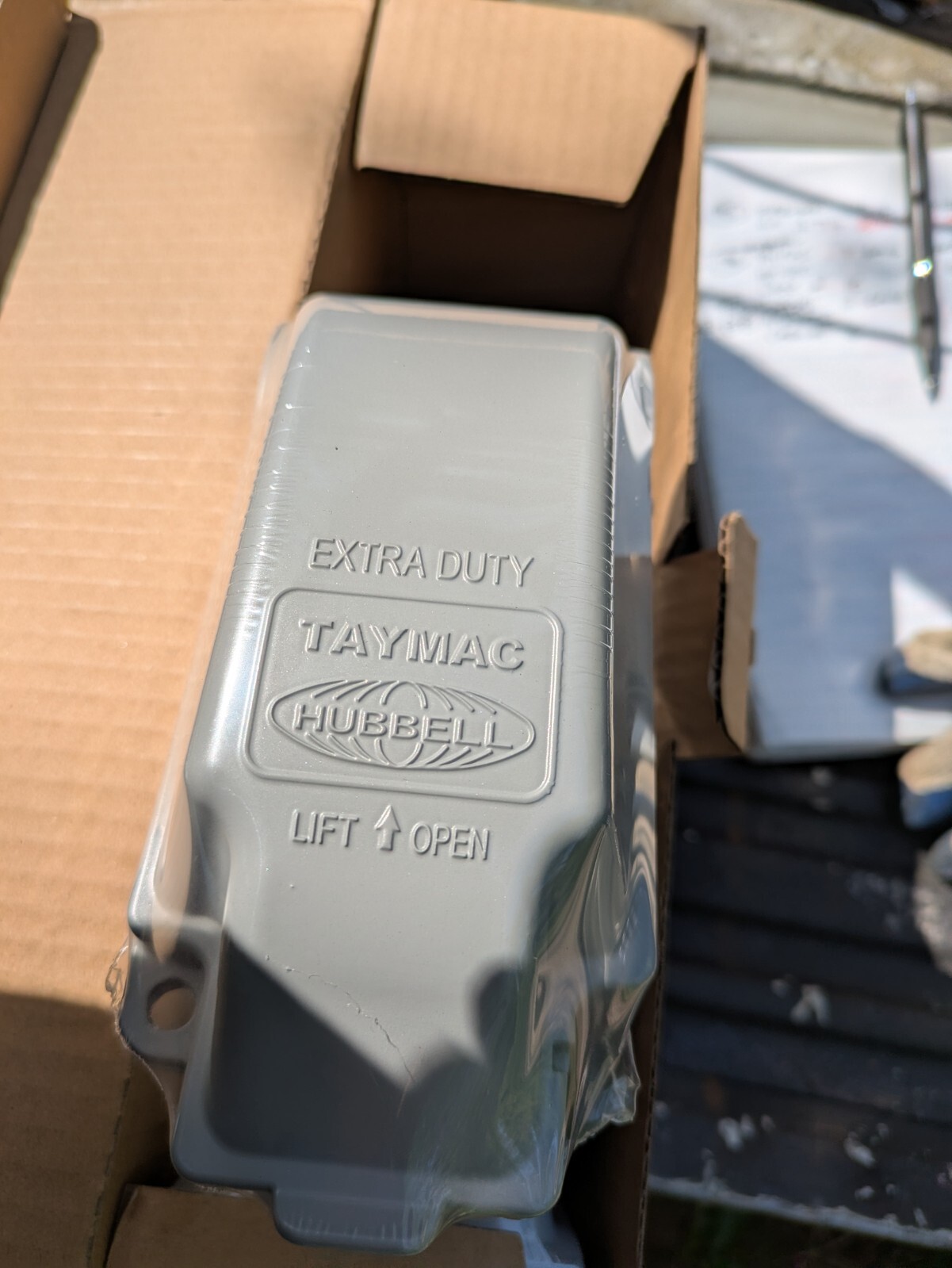 TayMac MX3200 RaynGuard Extra Duty Metal Weatherproof in-Use Cover Case Of 4