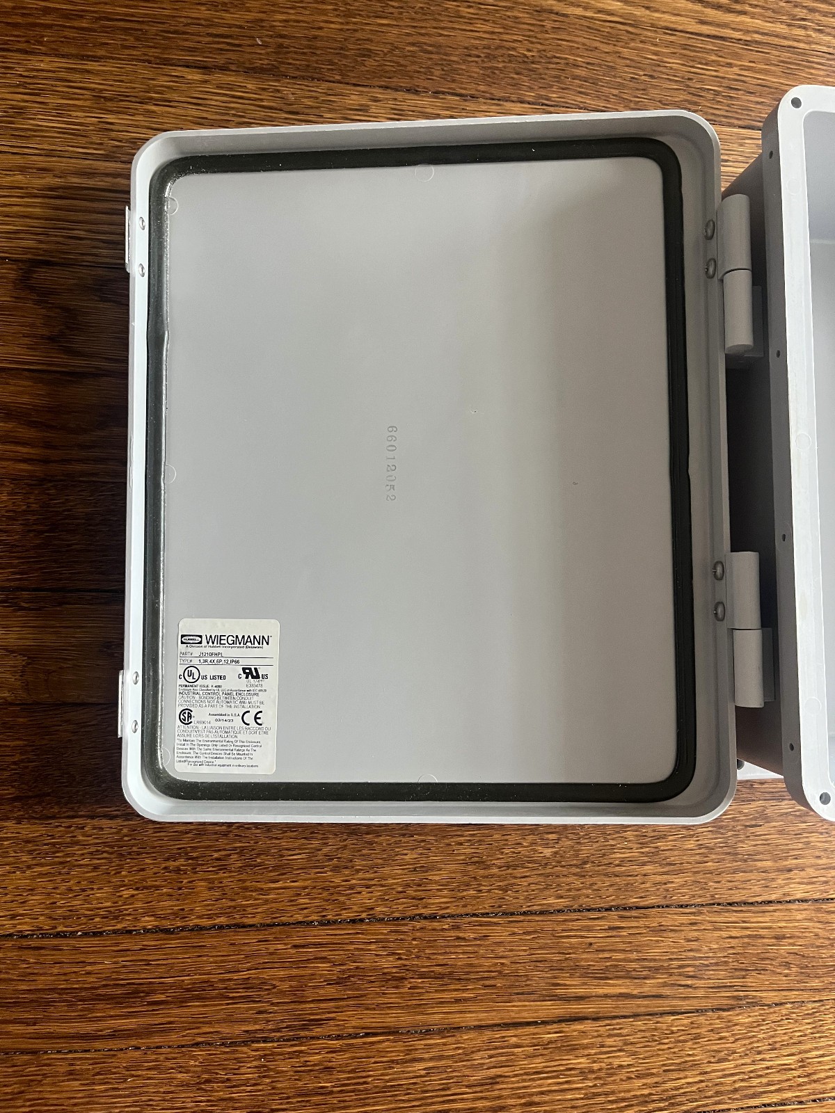 WIEGMANN HW-J121005FCHQRWW Enclosure,12″ H x 5″ D x 10″ W 52XA40 Open Box