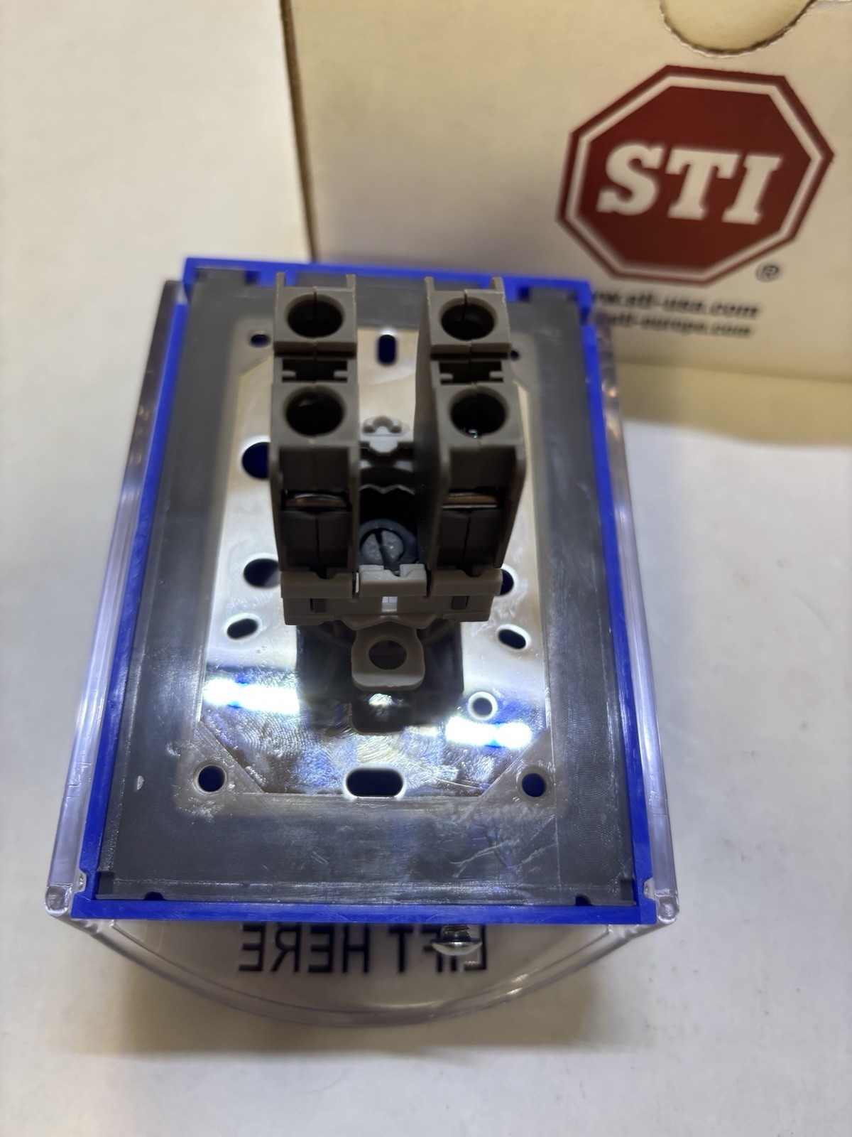 STI Stopper Station Push Turn To Reset Button Emergency SS2421EM-EN BLUE