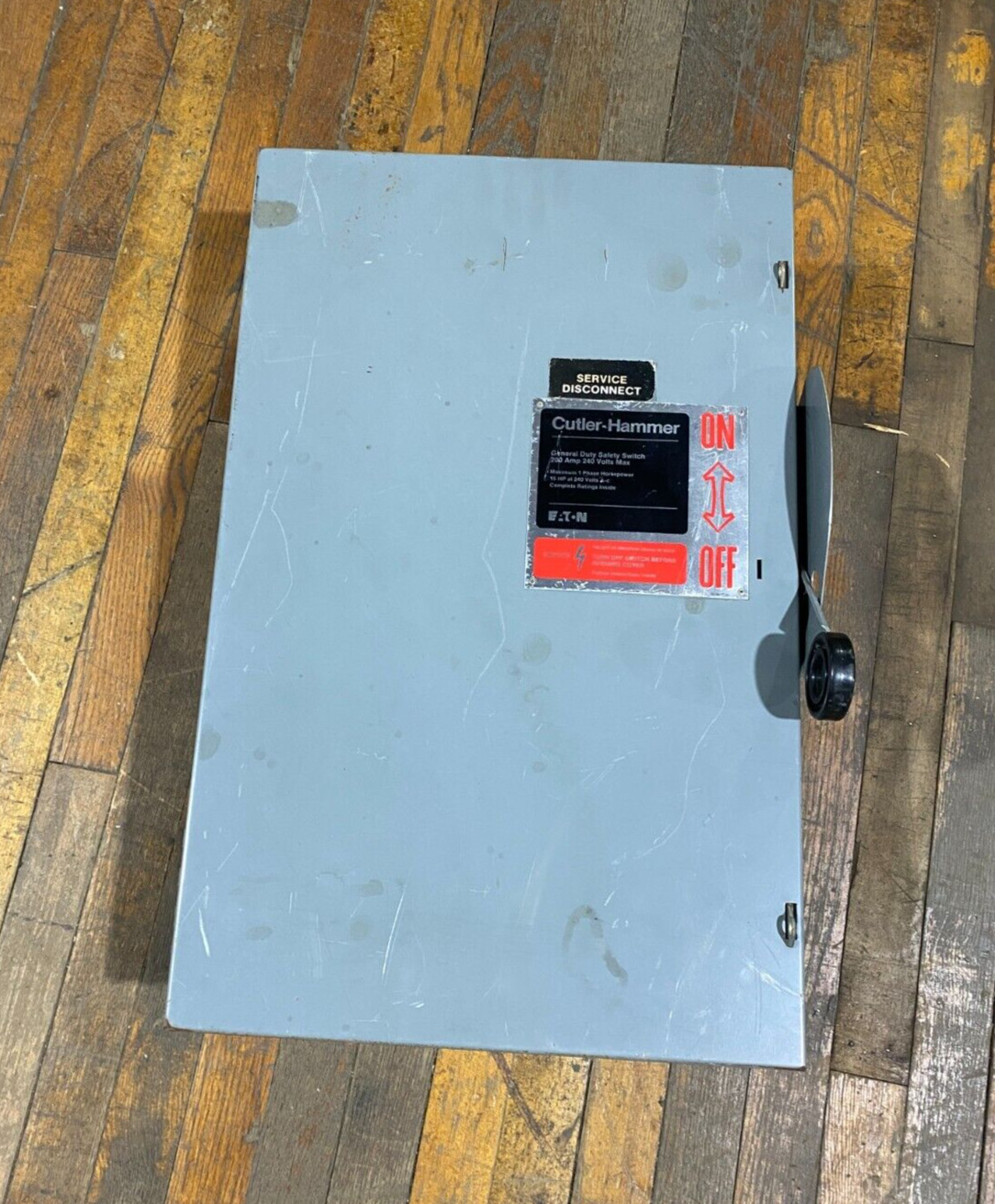 Cutler Hammer DG224NGK Safety Disconnect Switch 200A 2P 240V 1PH ECNR200 Fuses