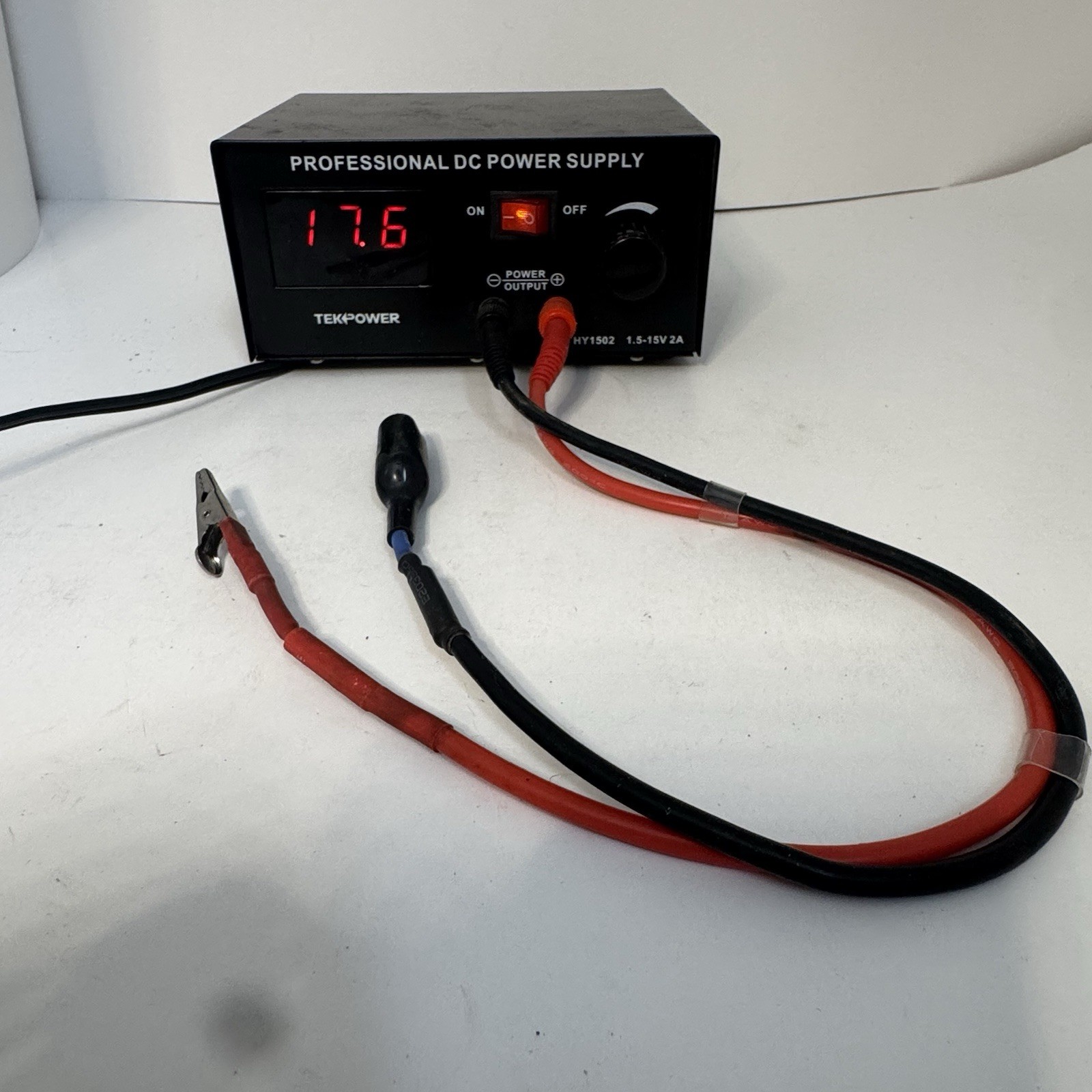 TekPower HY1502 Adjustable DC Power Supply 1.5-15V 2A Bench Supply Tested