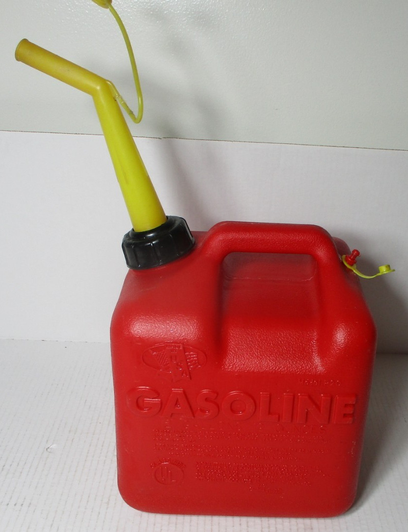 PRE BAN CHILTON 2 GALLON 12 oz VENTED GAS CAN FUEL JUG 2 GAL GASOLENE