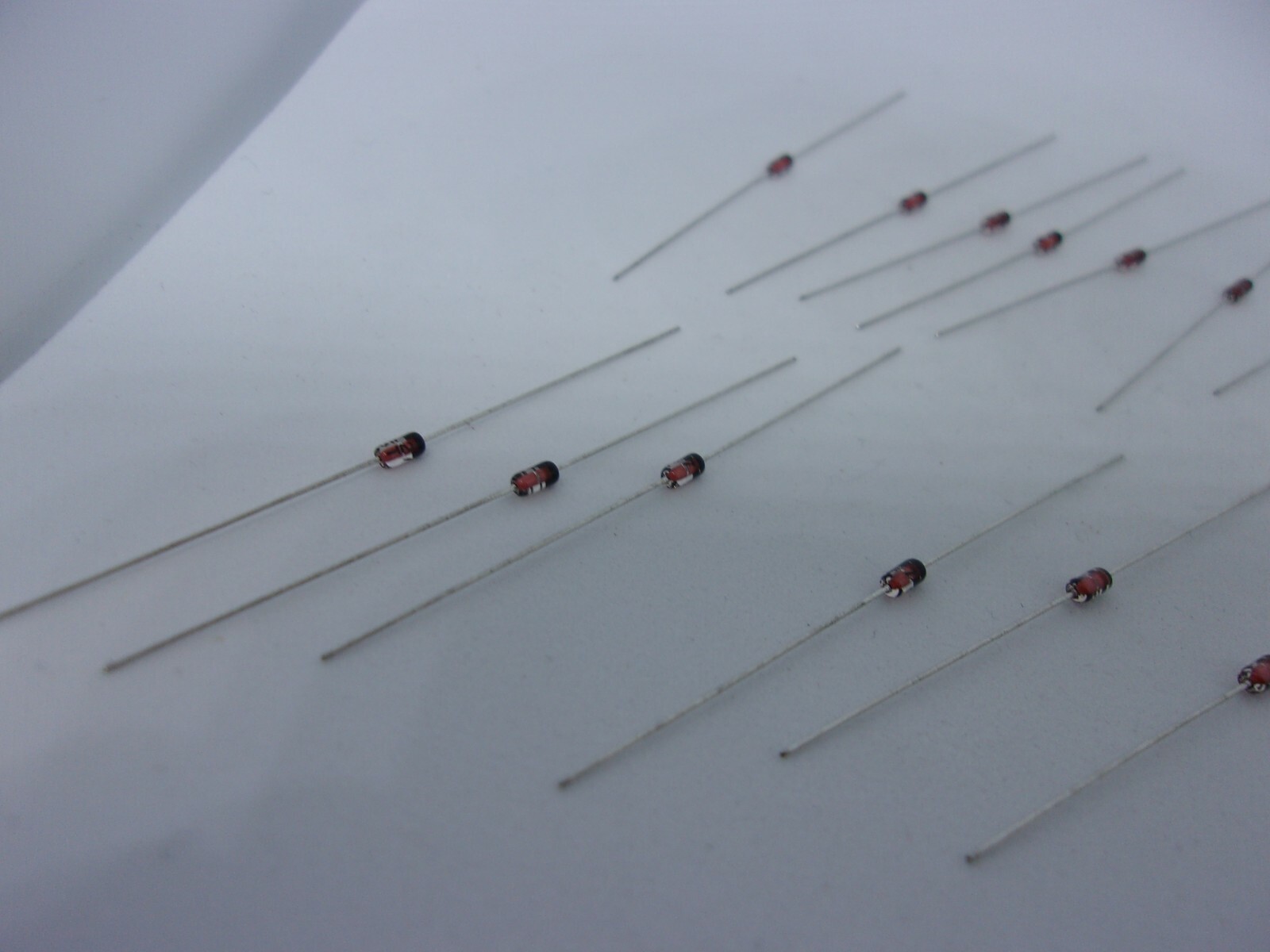 20 Pcs Pack Lot Silicon Planar Zener Diodes 1/2W 0.5W DO-35 Package DIP – 3V9