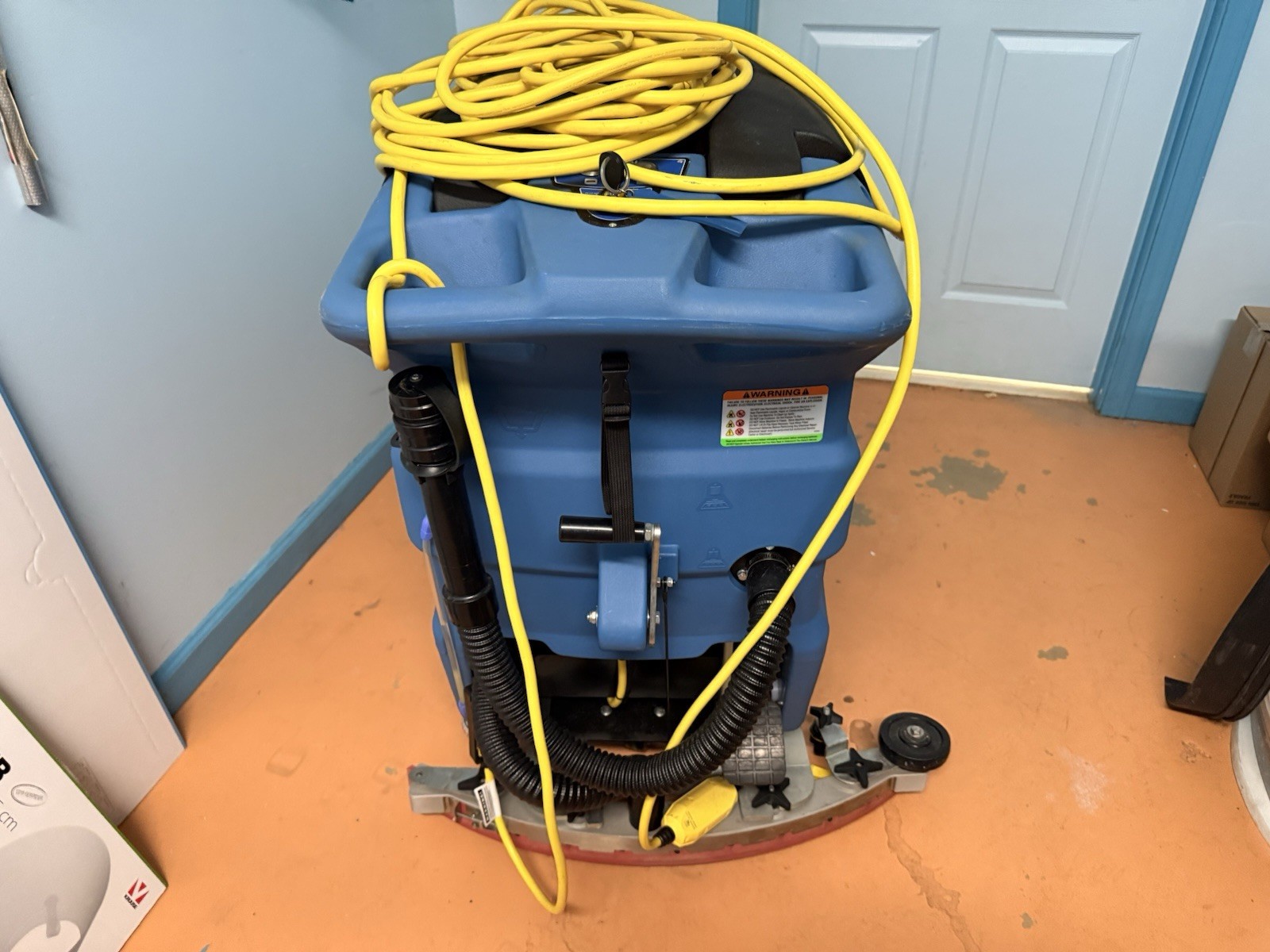 Global Industrial 900 Walk-Behind Disc Floor Scrubber 120V 31-40 ft Cord