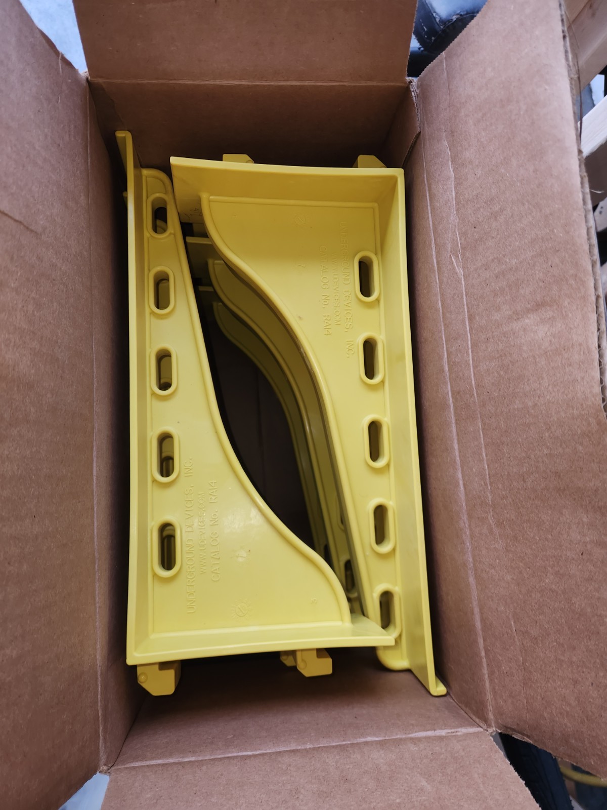 Box of 10 UD Underground Devices RA14 Cable Rack Arms Nonmetallic MV HV telecom