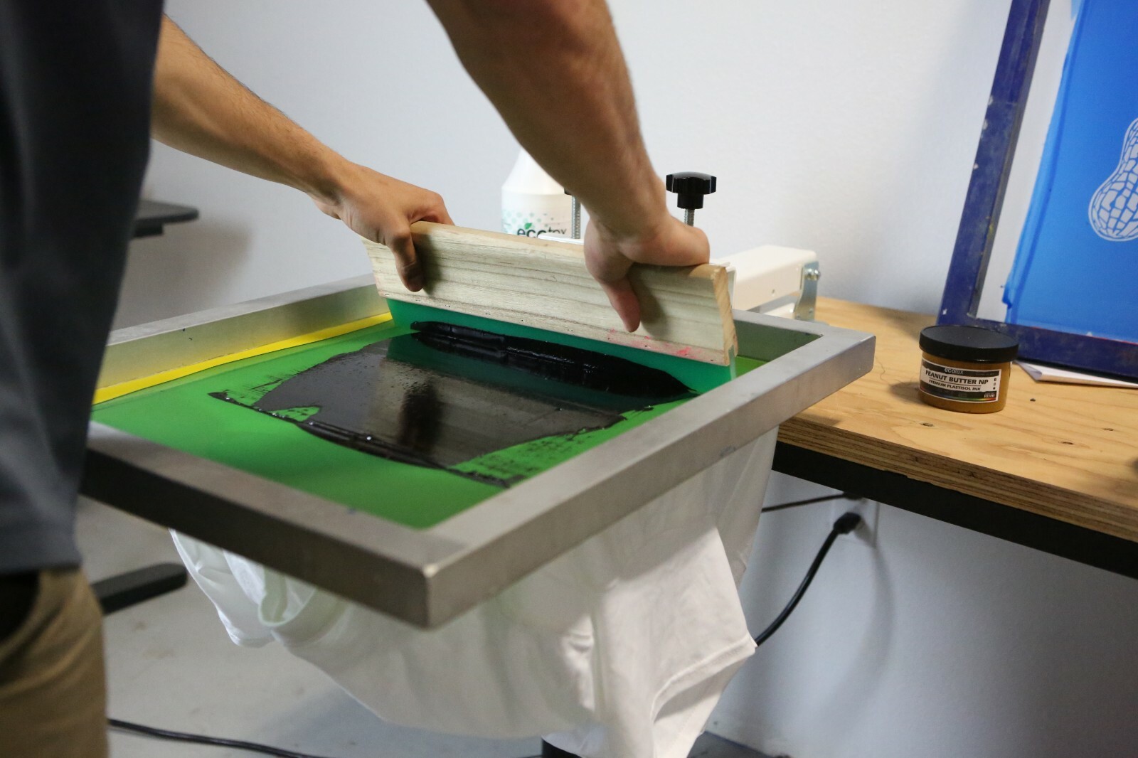 White – Screen Printing Plastisol Ink – Low Temp Cure 270F – 5 Gallon