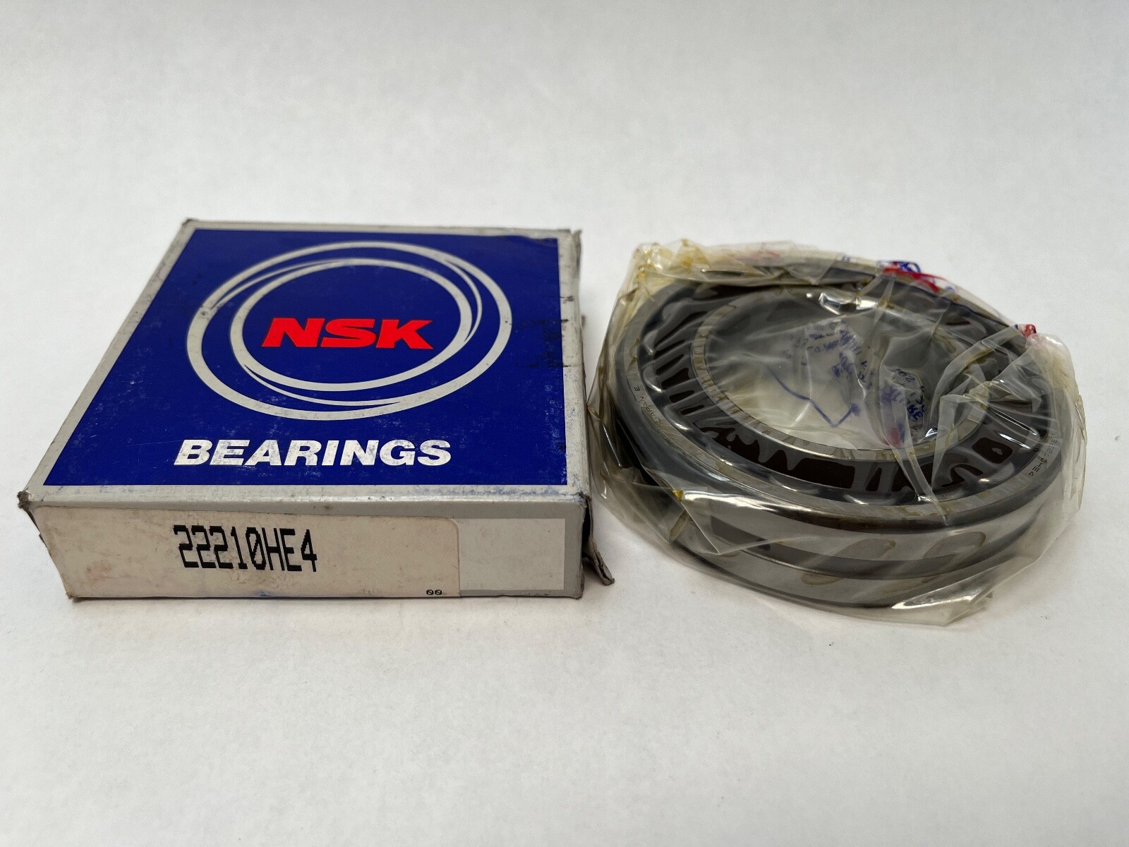 NSK 22210HE4 Bearing 22210-TVPB-W33 22210-H-E4 50x90x23 mm