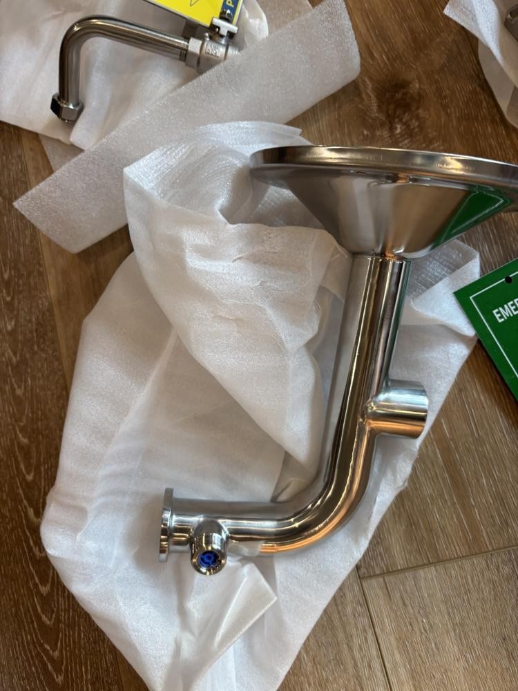 Eye Wash Station Wall Mount Stainless Steel Dual Spray Mirror NPT