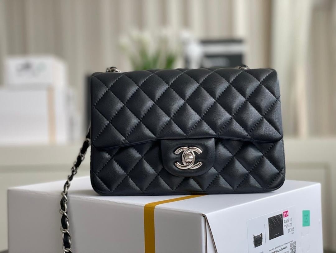 CHANEL Small Black Quilted Flap Shoulder Bag Chain Strap Turn-Lock Box