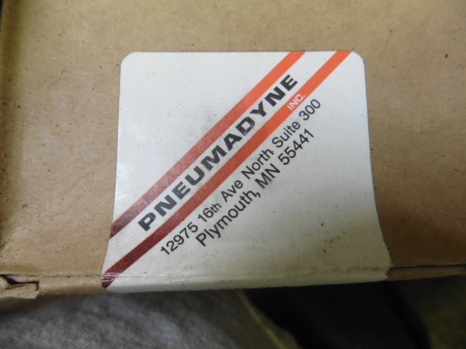 1 Box Of 25 New Old Stock Pneumadyne S83-129-3A Manual valves 1/16″ Thread