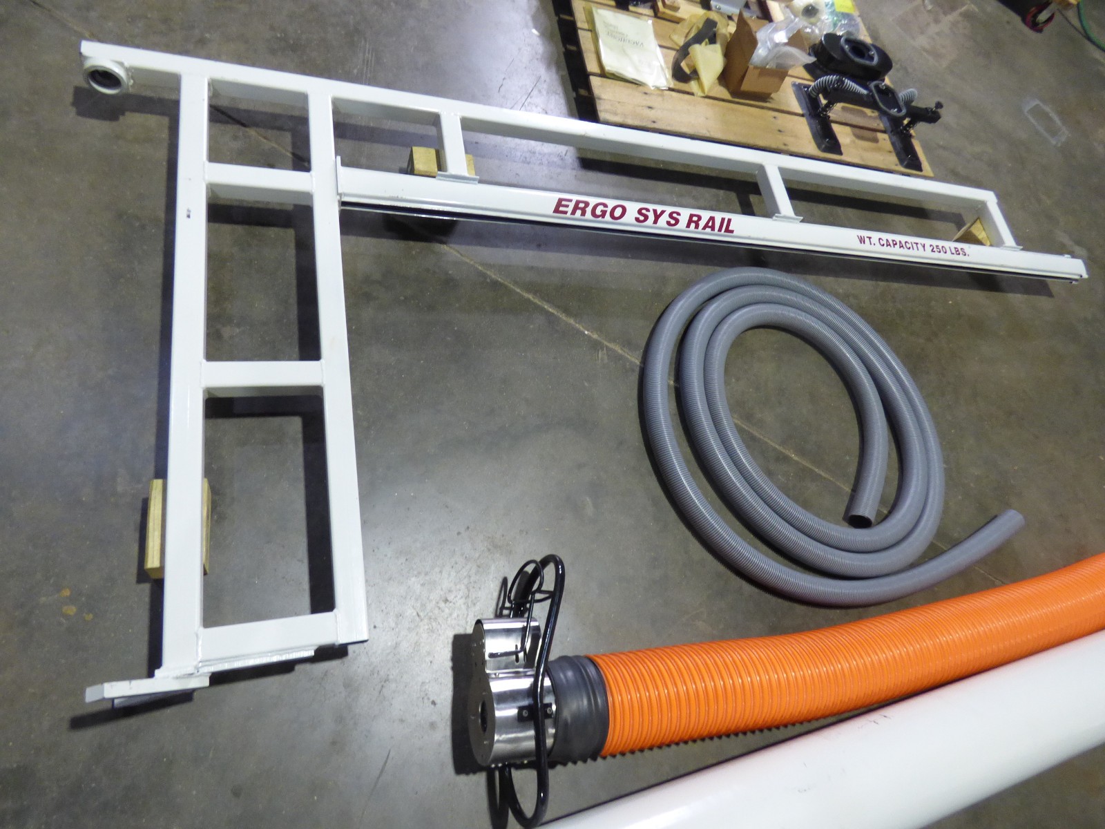 Jib Crane With Vacuum Lifter 250lbs Bag or Box Head 131″ High 115″ Arm Unused