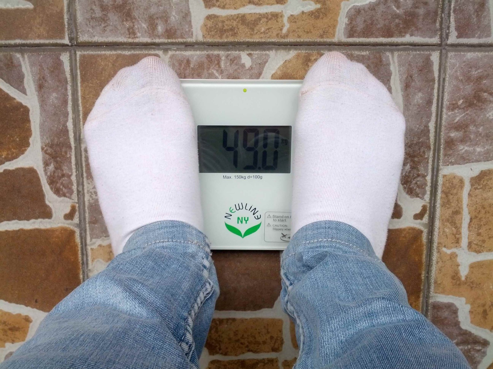 Newlineny Auto Step On Super Mini Travel Bathroom Scale, 5.25″ X 8.5″