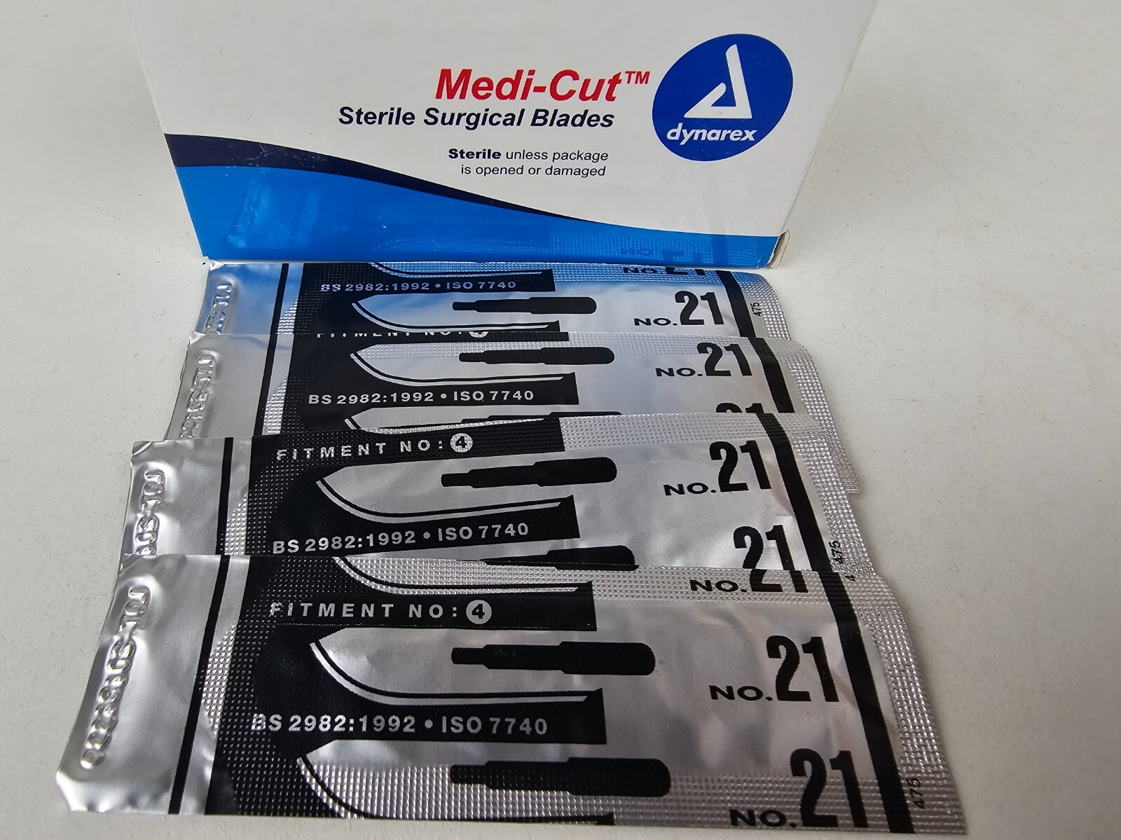 MEDI-CUT STAINLESS STEEL SURGICAL BLADES #21 STERILE (BOX OF 100) #4141 DYNAREX