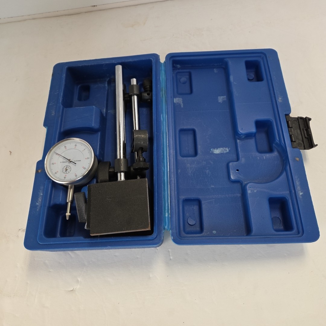 Indicator Set with -Magnetic Base Measuring Device