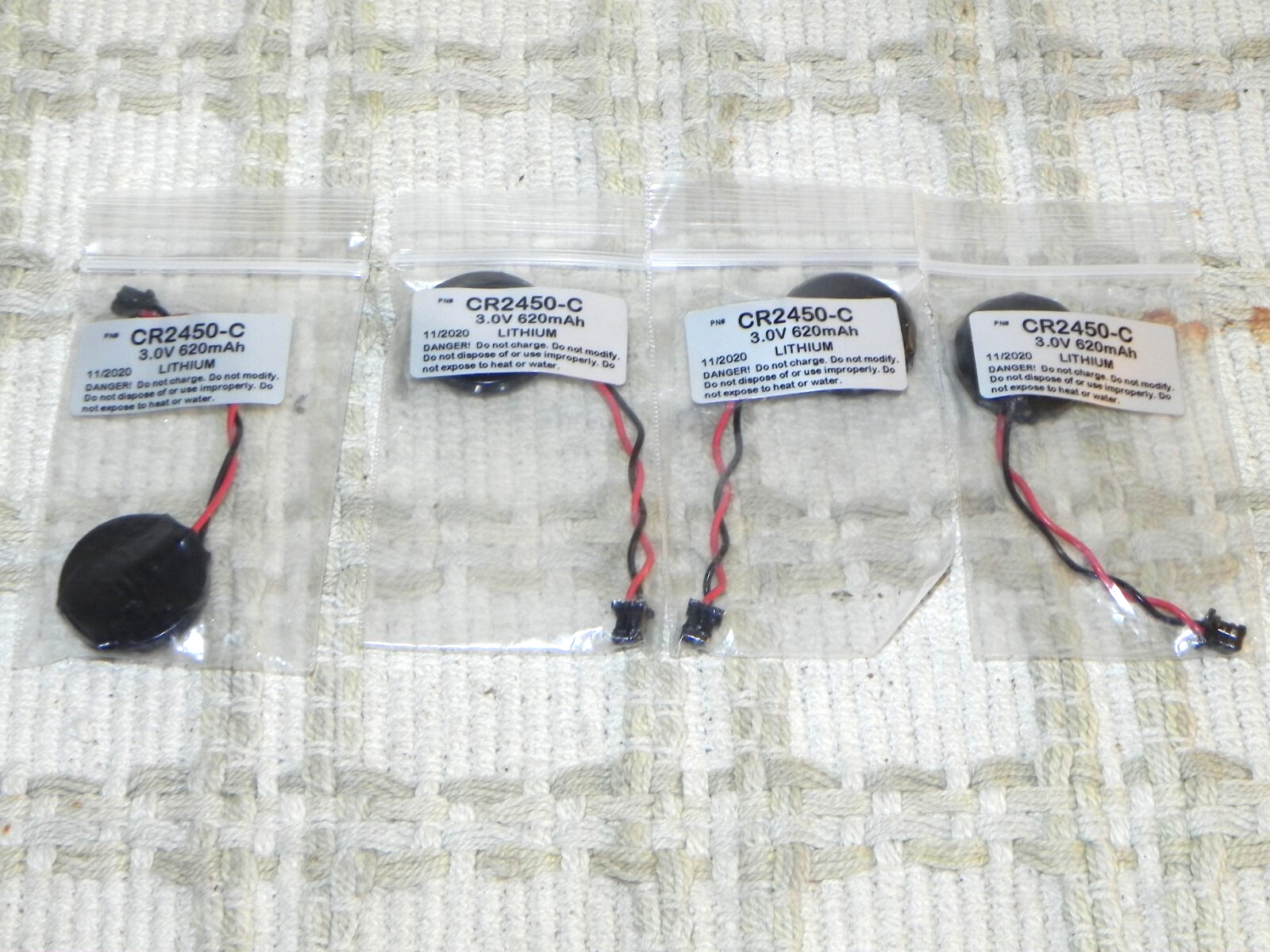 4 CR2450-C 3.0V 620mAh Lithium batteries, Square Hole plug