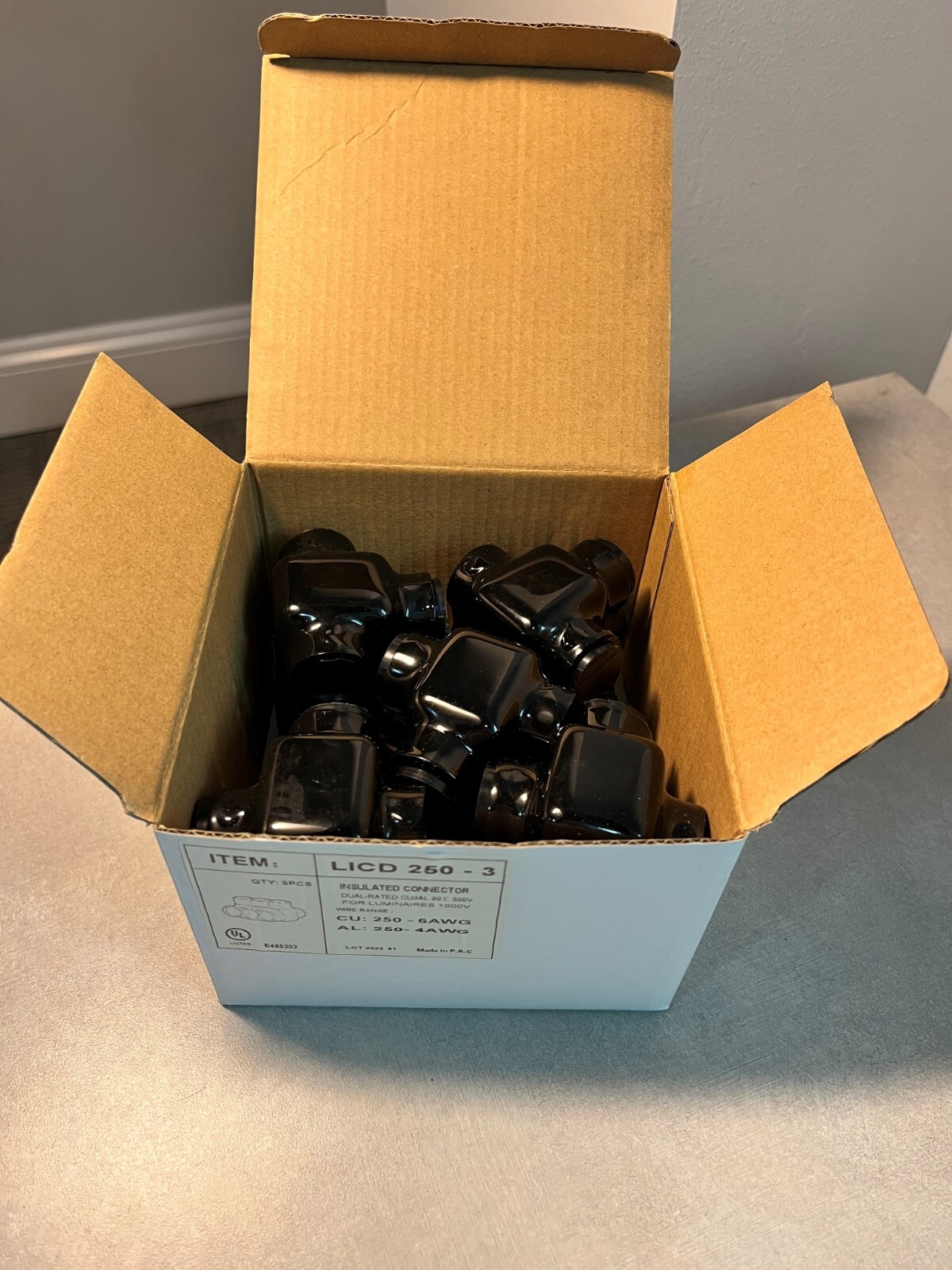 Box of 5; Insulated Multicable Connector; dual entry; 3 port; 250-6 wire range