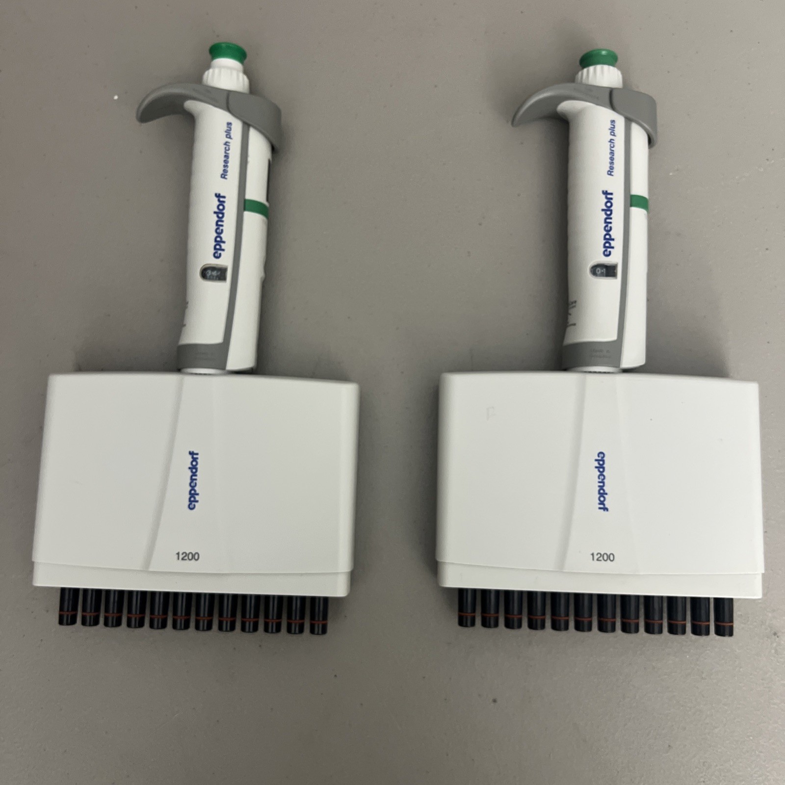Eppendorf Research Plus 12 Channel PIpette 120-1200uL Pipetman Pipettor