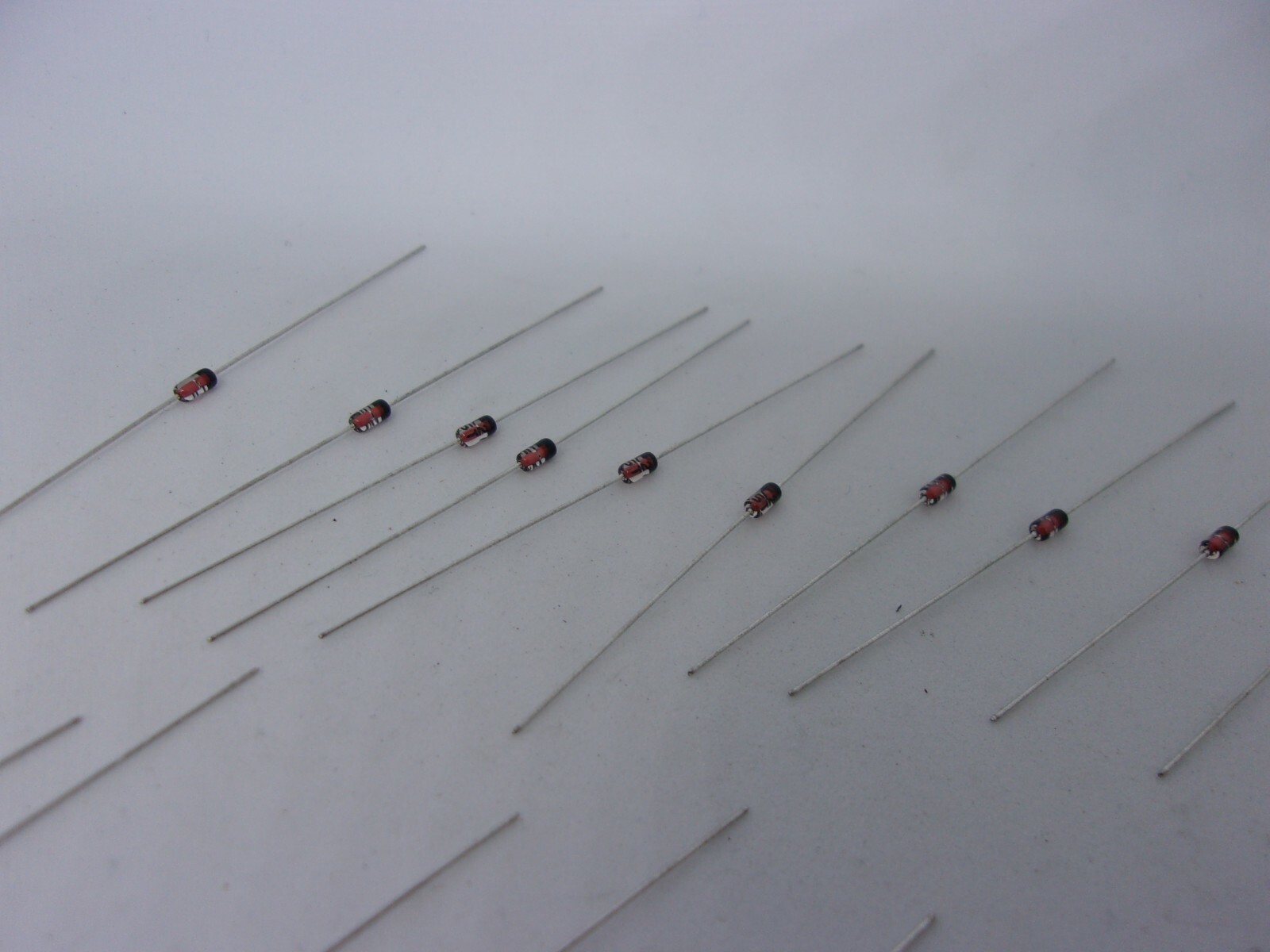 20 Pcs Pack Lot Silicon Planar Zener Diodes 1/2W 0.5W DO-35 Package DIP – 3V9