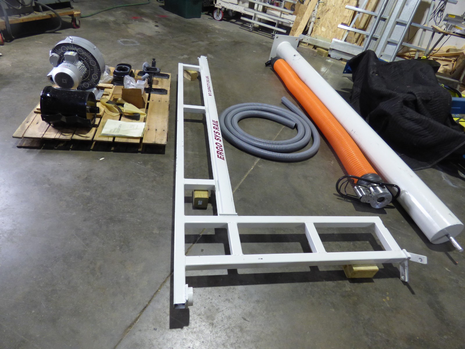 Jib Crane With Vacuum Lifter 250lbs Bag or Box Head 131″ High 115″ Arm Unused