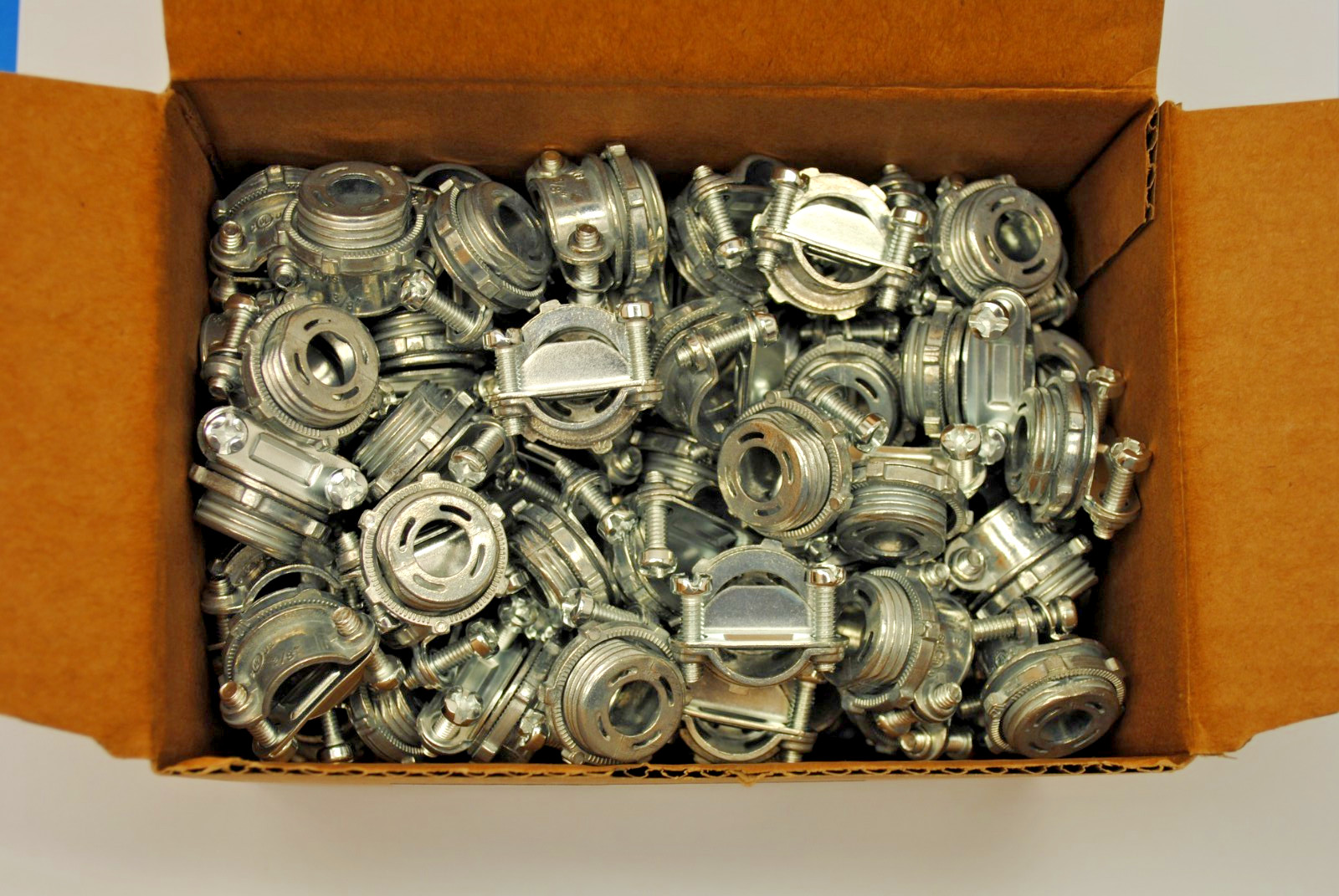 Box of 100 2BXN-38, 2-Screw Clamp Type Combination Connectors 3/8″ BX-Flex &NM