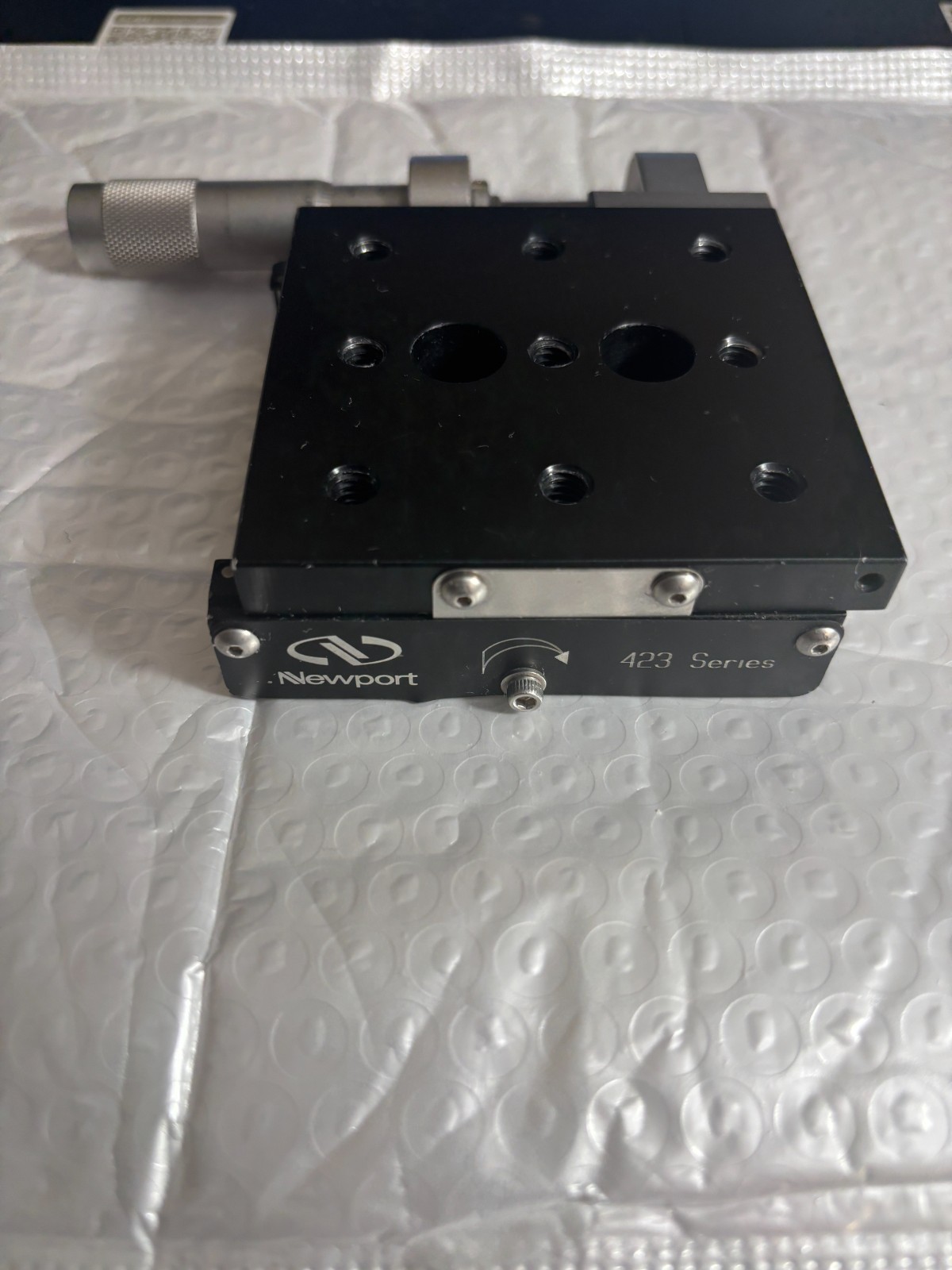 NEWPORT 423 SERIES LINEAR STAGE ( SM-25 Micrometers)