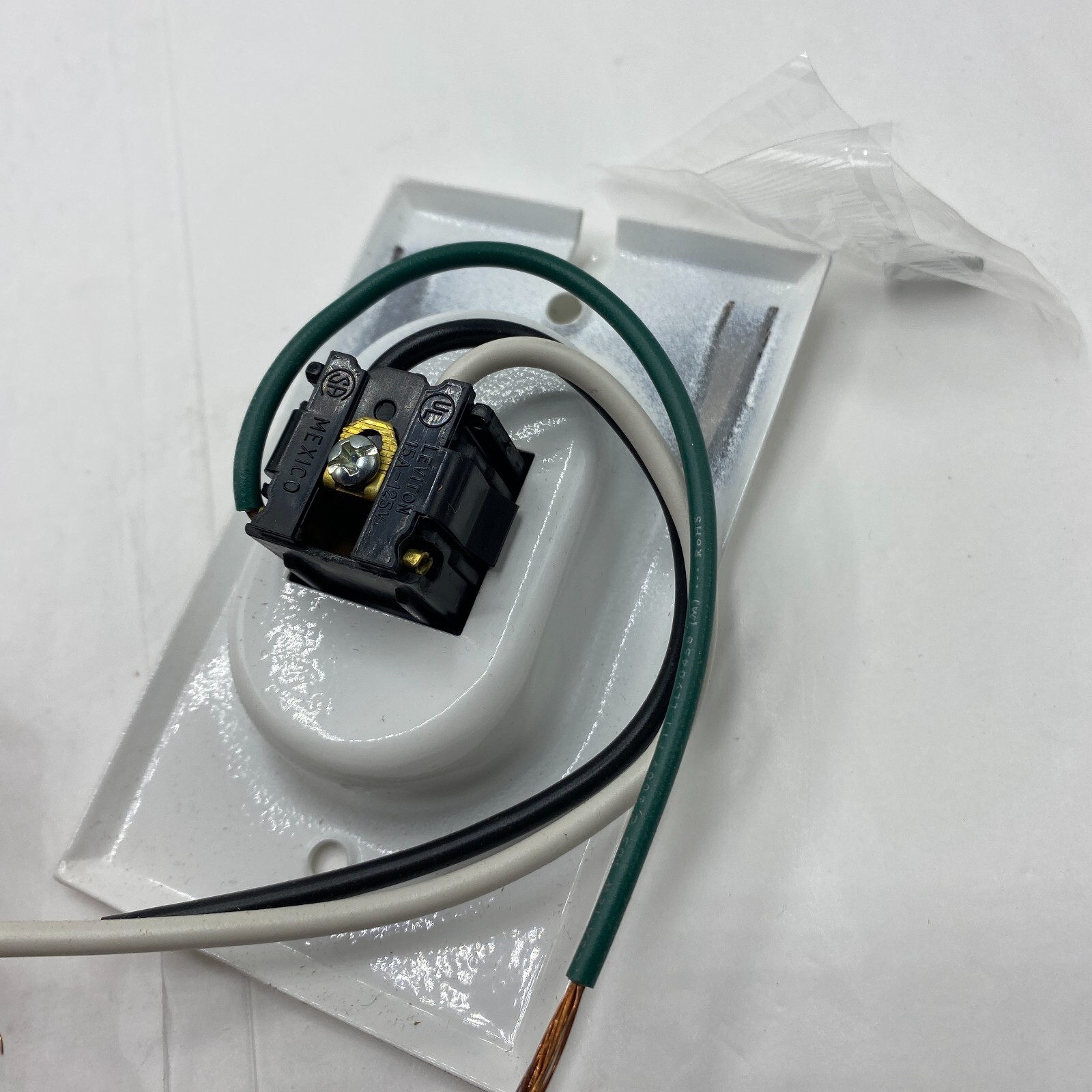MULBERRY 40582 Clock Hanger Outlet Smooth White SemiGloss 15A-125V MADE IN USA