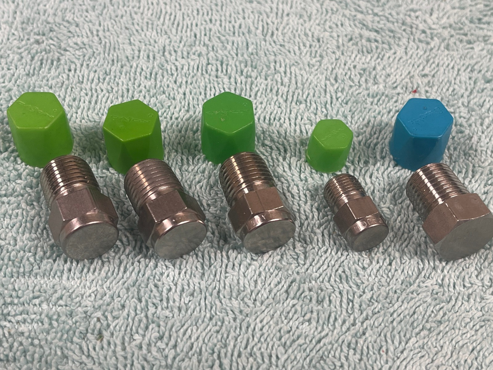 Cajon Swagelok SS-4-P ¼” NPT and SS-2-P 1/8” NPT Pipe Plug Fittings Lot of 5 NEW