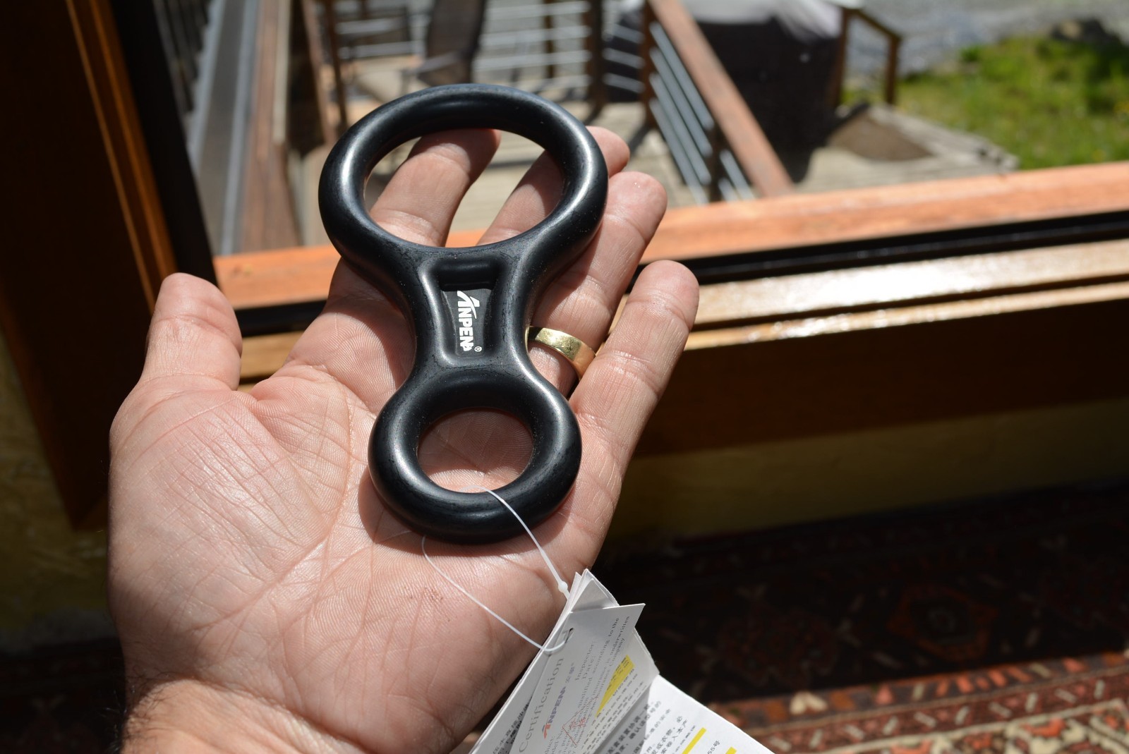 Figure 8 style rappelling device. For ropes 8mm to 13mm in diameter