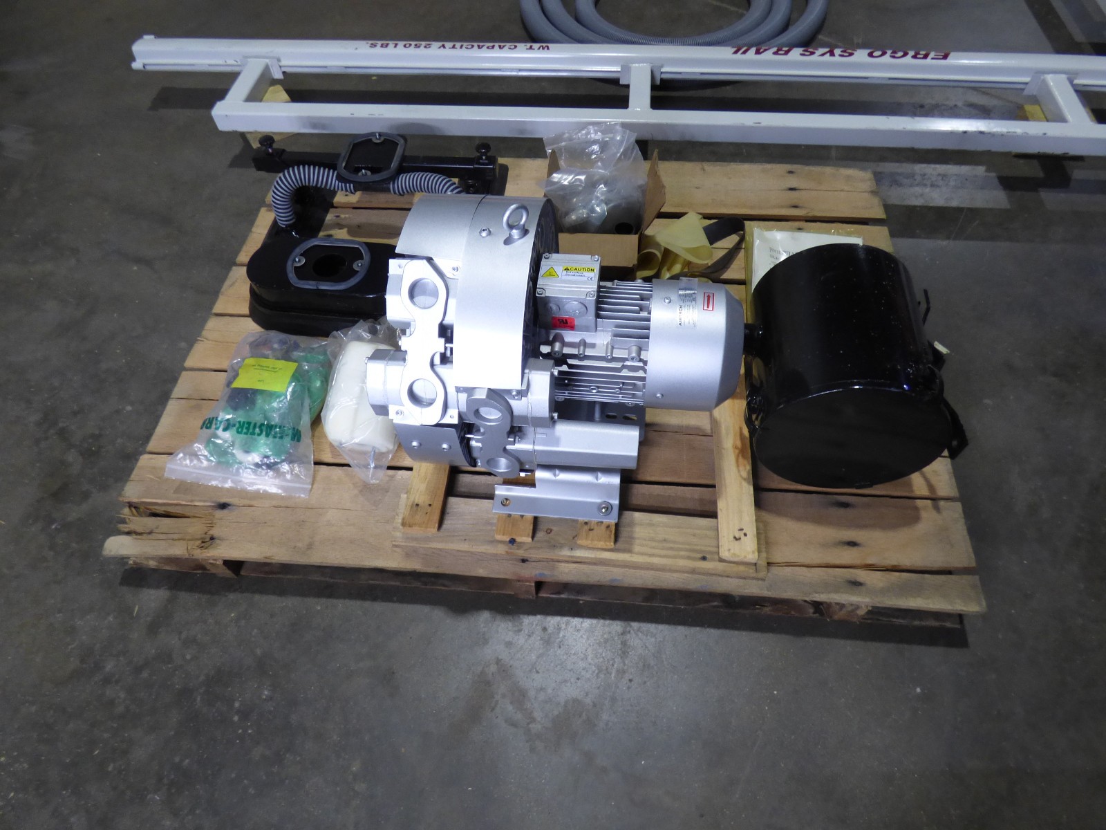 Jib Crane With Vacuum Lifter 250lbs Bag or Box Head 131″ High 115″ Arm Unused