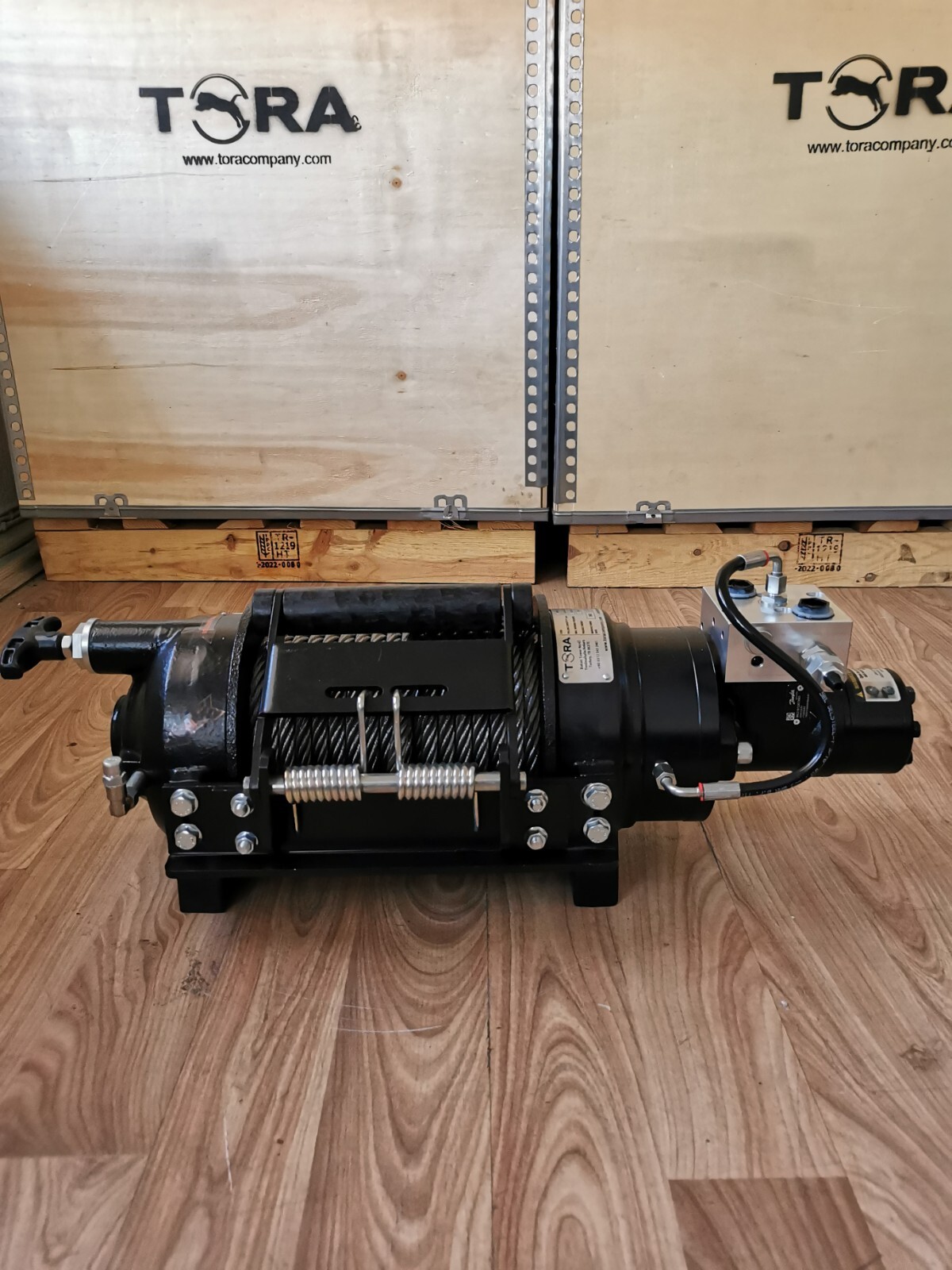 TORA | 12.000 LBS Hydraulic Winch Including Hook & 82 ft Steel Cable