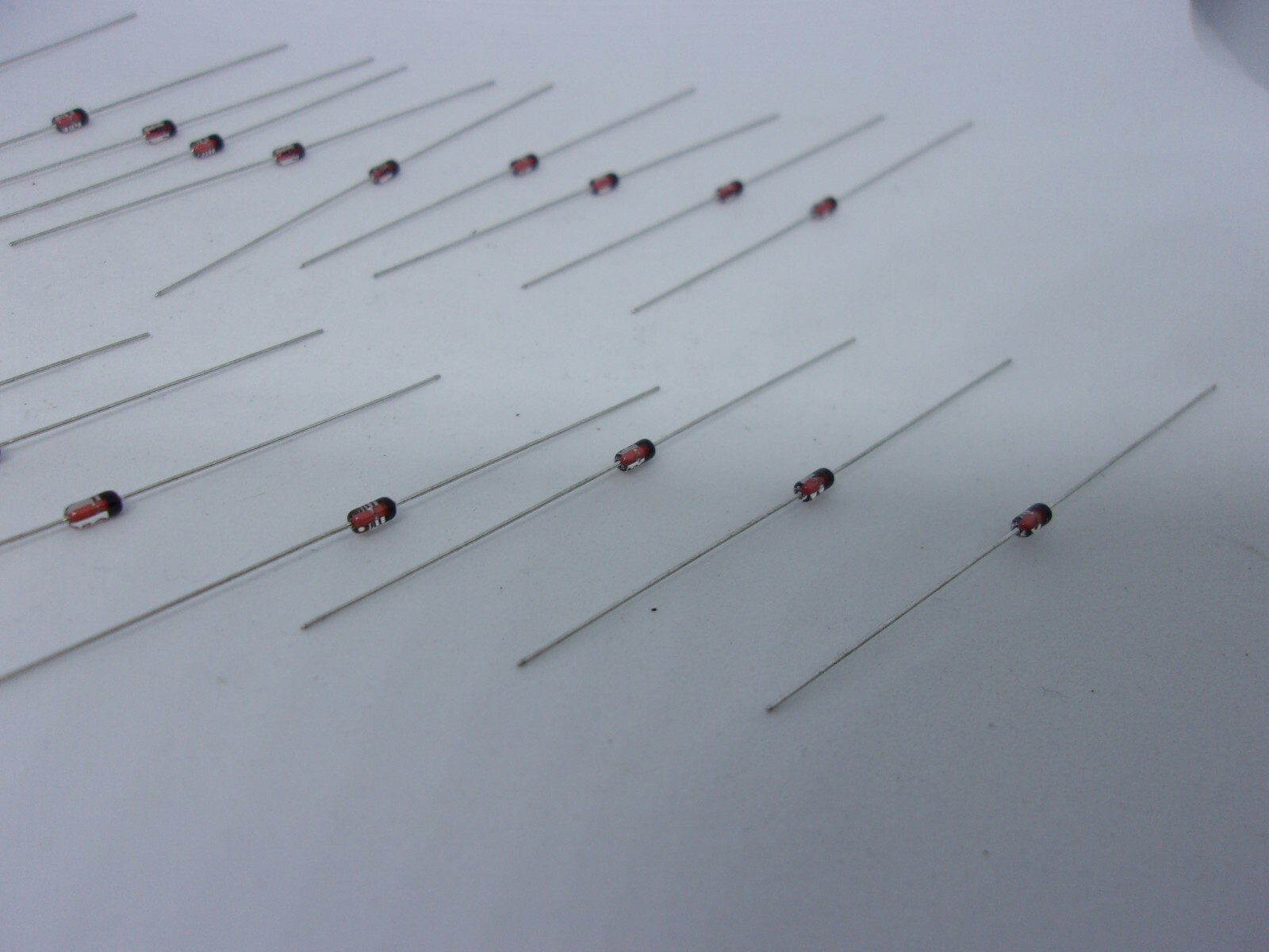 20 Pcs Pack Lot Silicon Planar Zener Diodes 1/2W 0.5W DO-35 Package DIP – 3V9