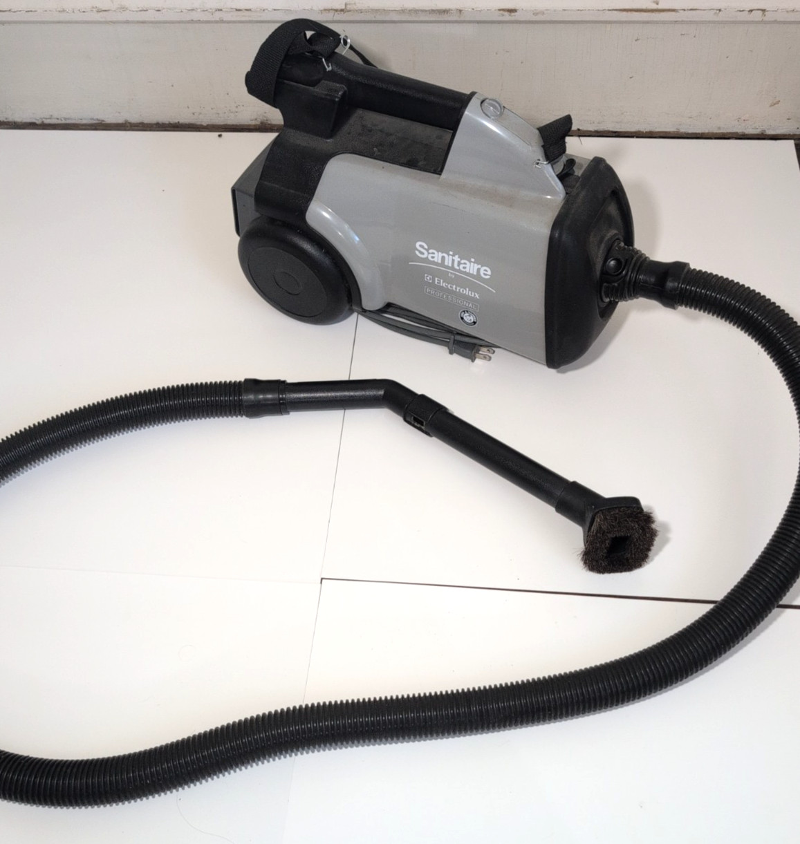 Sanitaire by Electrolux S3686 Professional Canister Vacuum Cleaner 12A Bagged UL