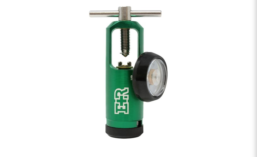 EVER READY FIRST AID OXYGEN REGULATOR CGA-870 GUAGE FLOW RATE WITH WRENCH KEY