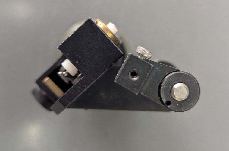 Mitutoyo 513-255F Pocket Dial Test Indicator 2µm 0.002mm w/ Fine Adjust Fixture